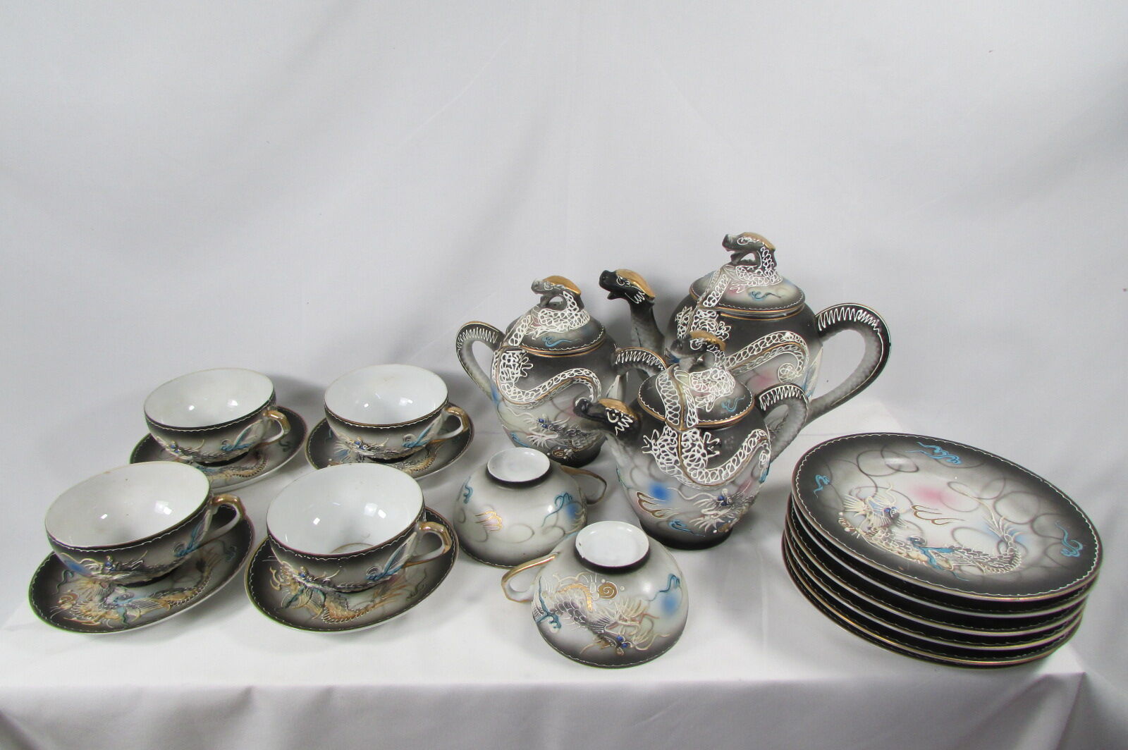 Tea set, 19 pieces, Kutani Dragonware porcelain, signed with an Eagle