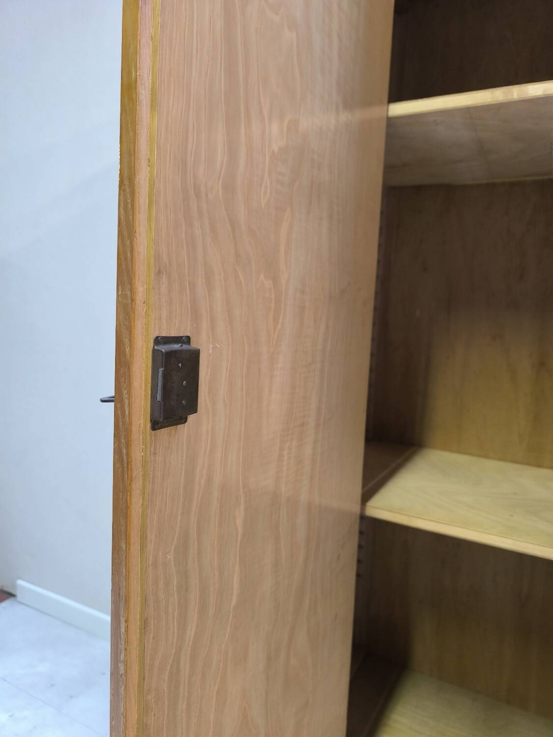 Armoire pied compas 1960