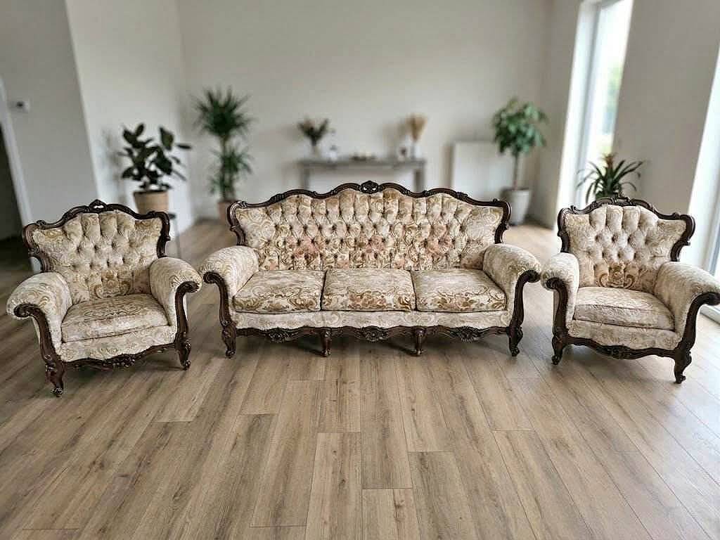 Canapé trois places et ses deux fauteuils style Louis XV rocaille