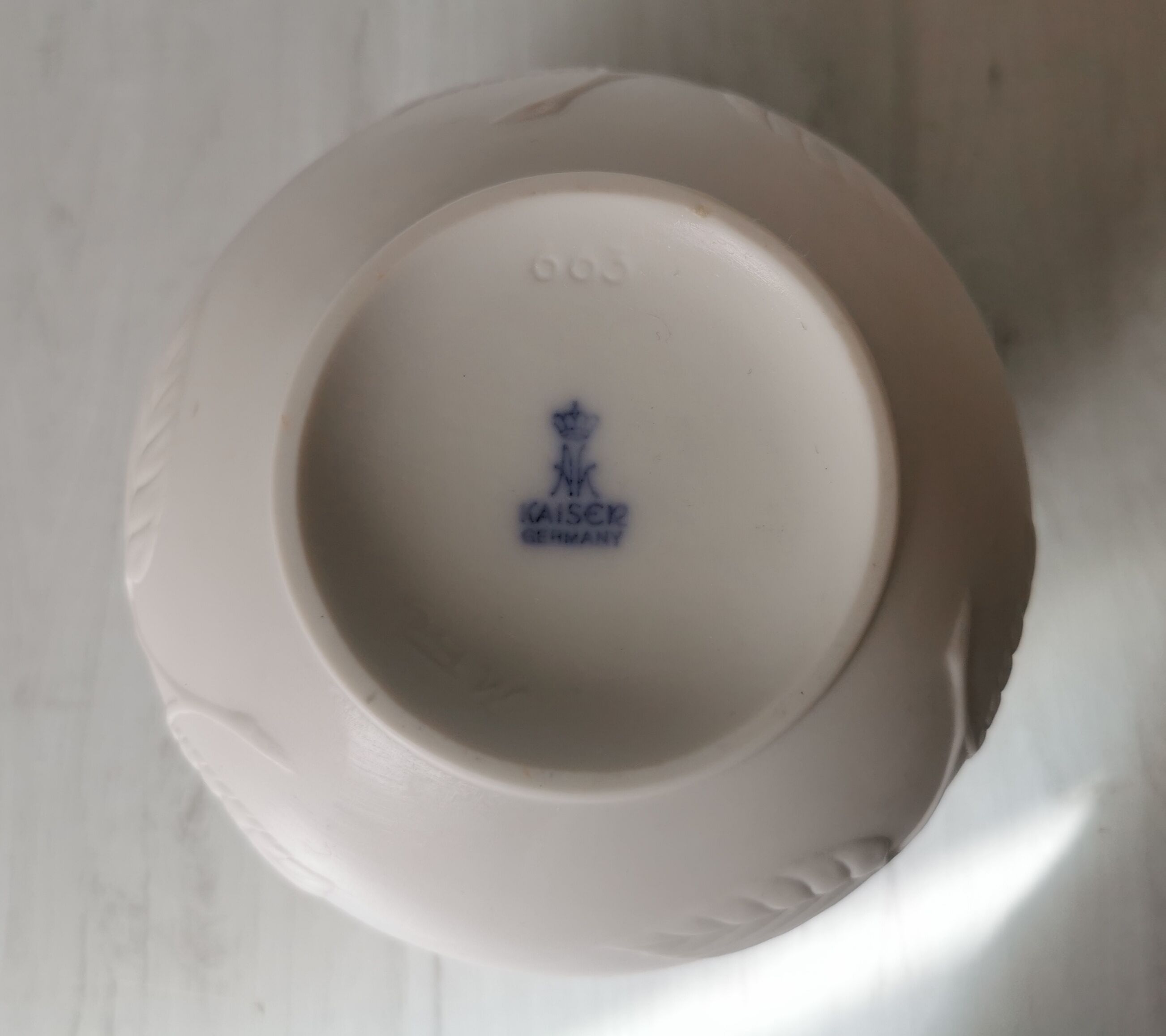 Vase ball pink white porcelain