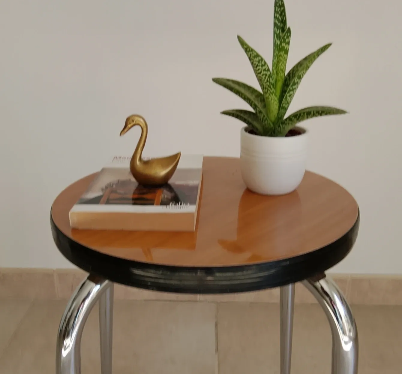 Tabouret rond vintage en formica années 70