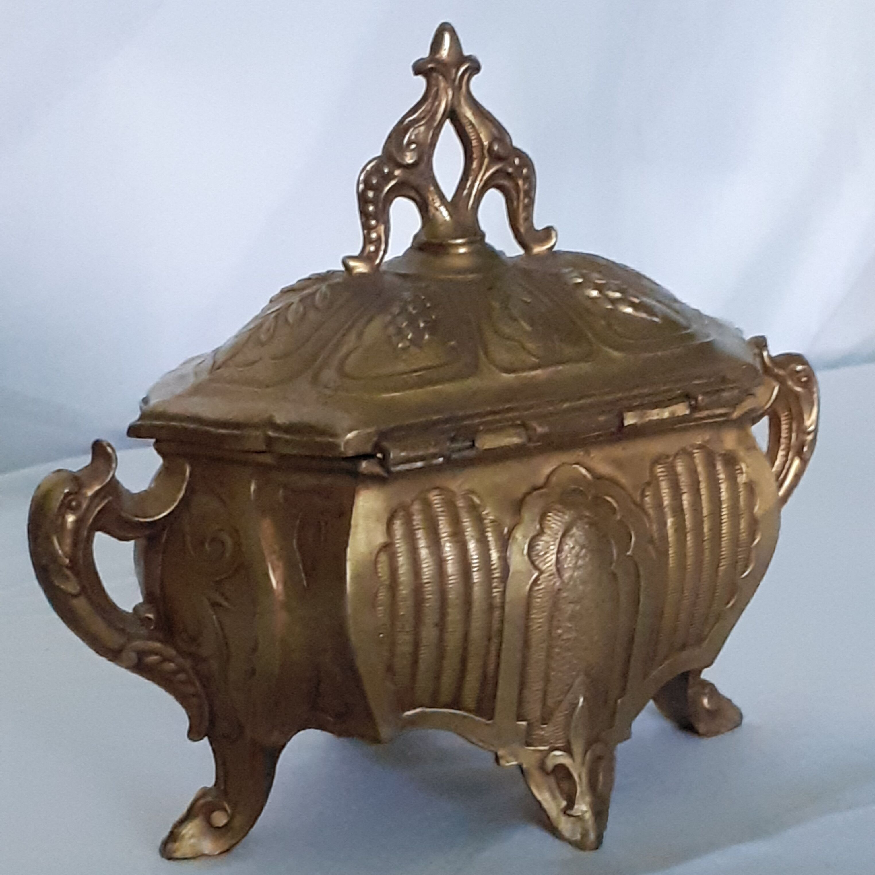 Former jewelry box style Louis XV