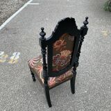 Chaise noir fleurie