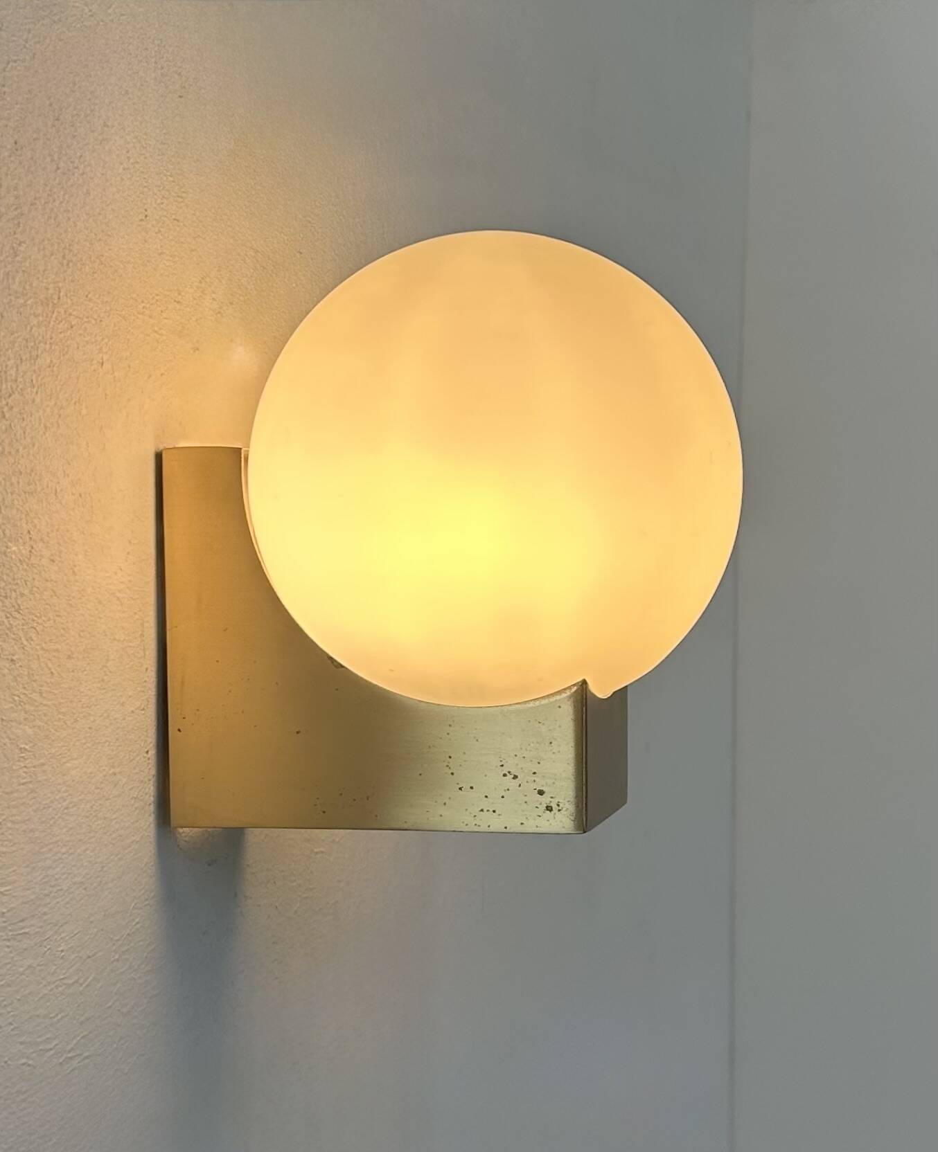 Vintage wall light, brass and opaline, France, 1970.
