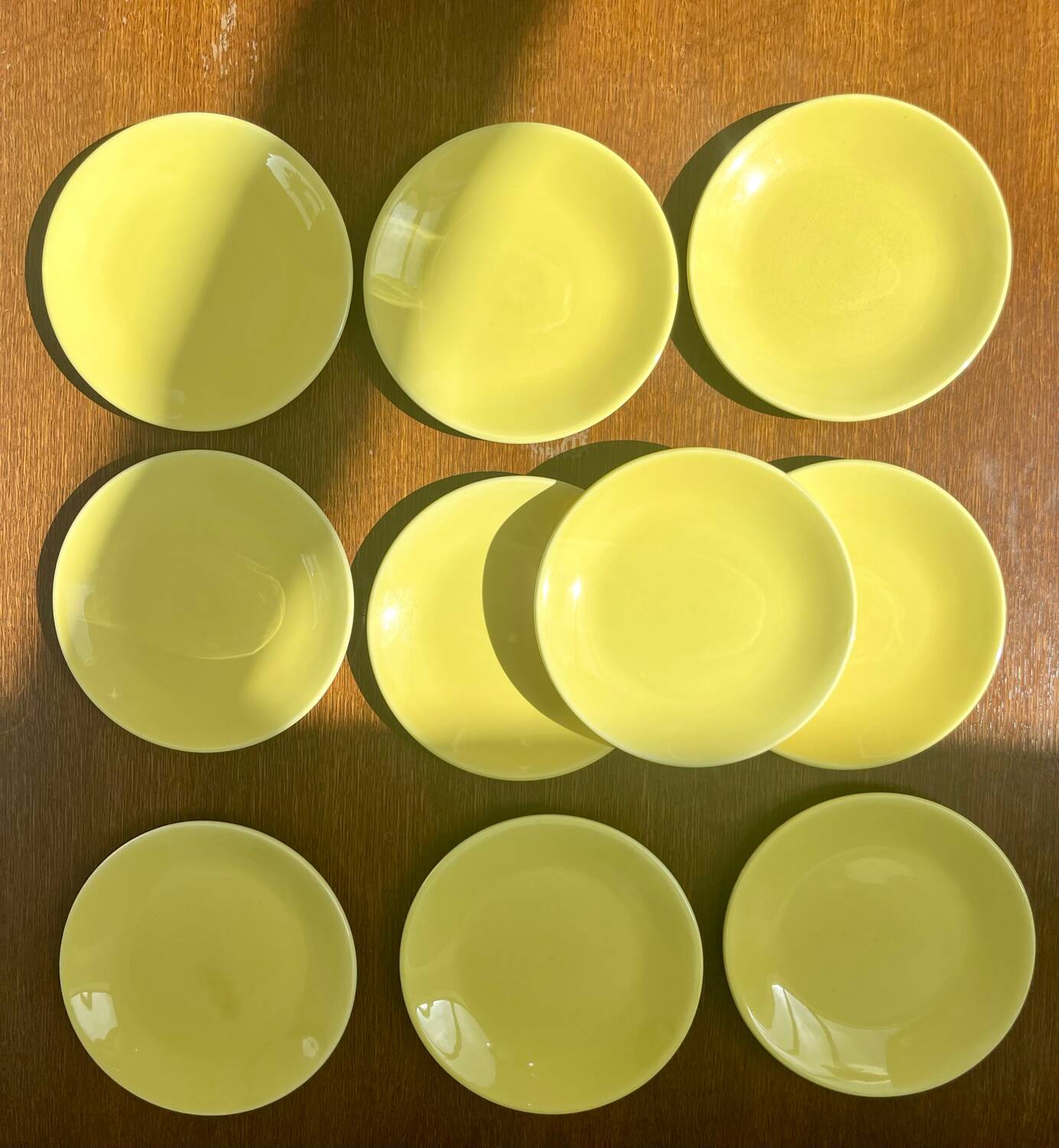 10 assiettes dessert et plat Digoin jaune