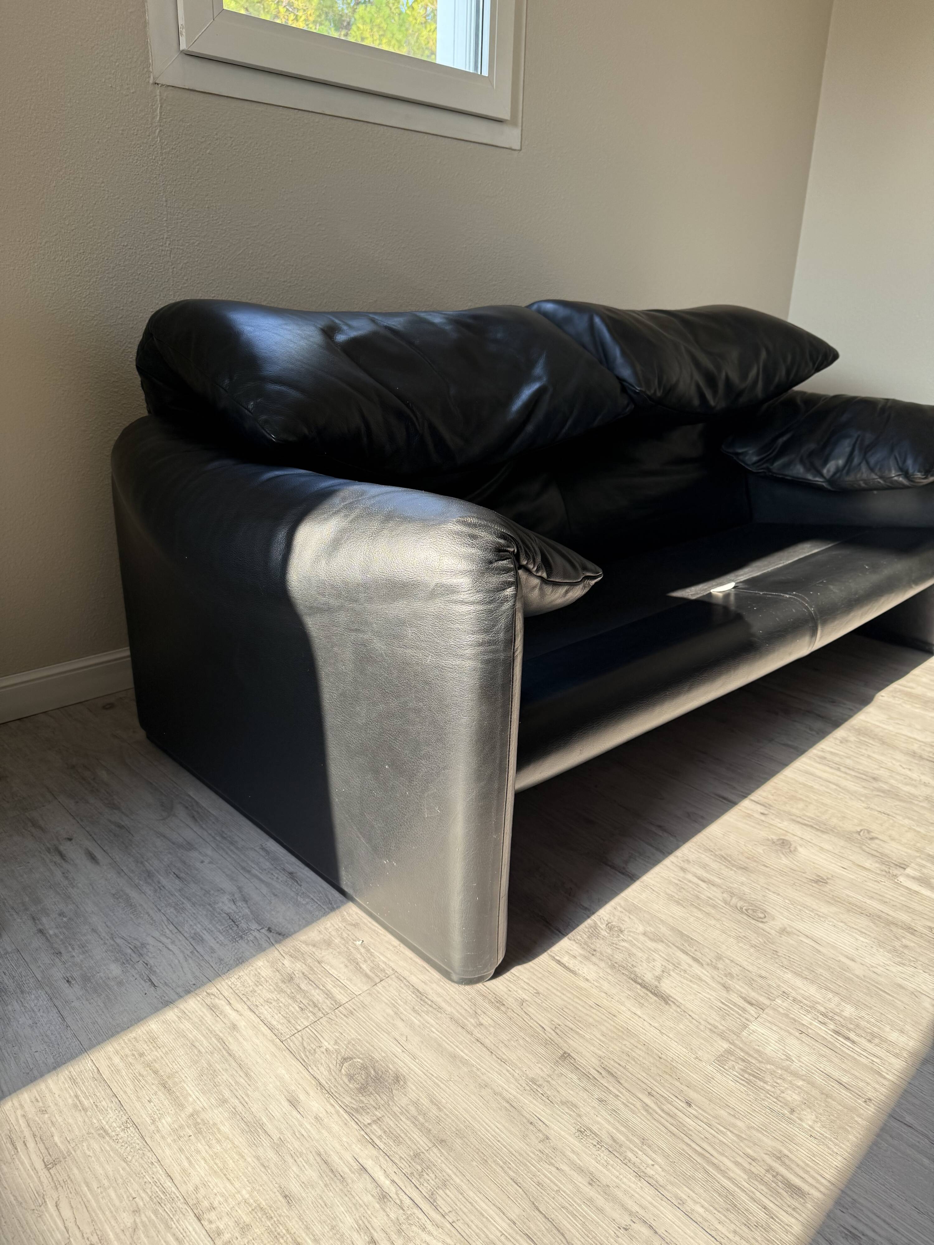 Maralunga leather canapés by Vico Magistretti for Cassina