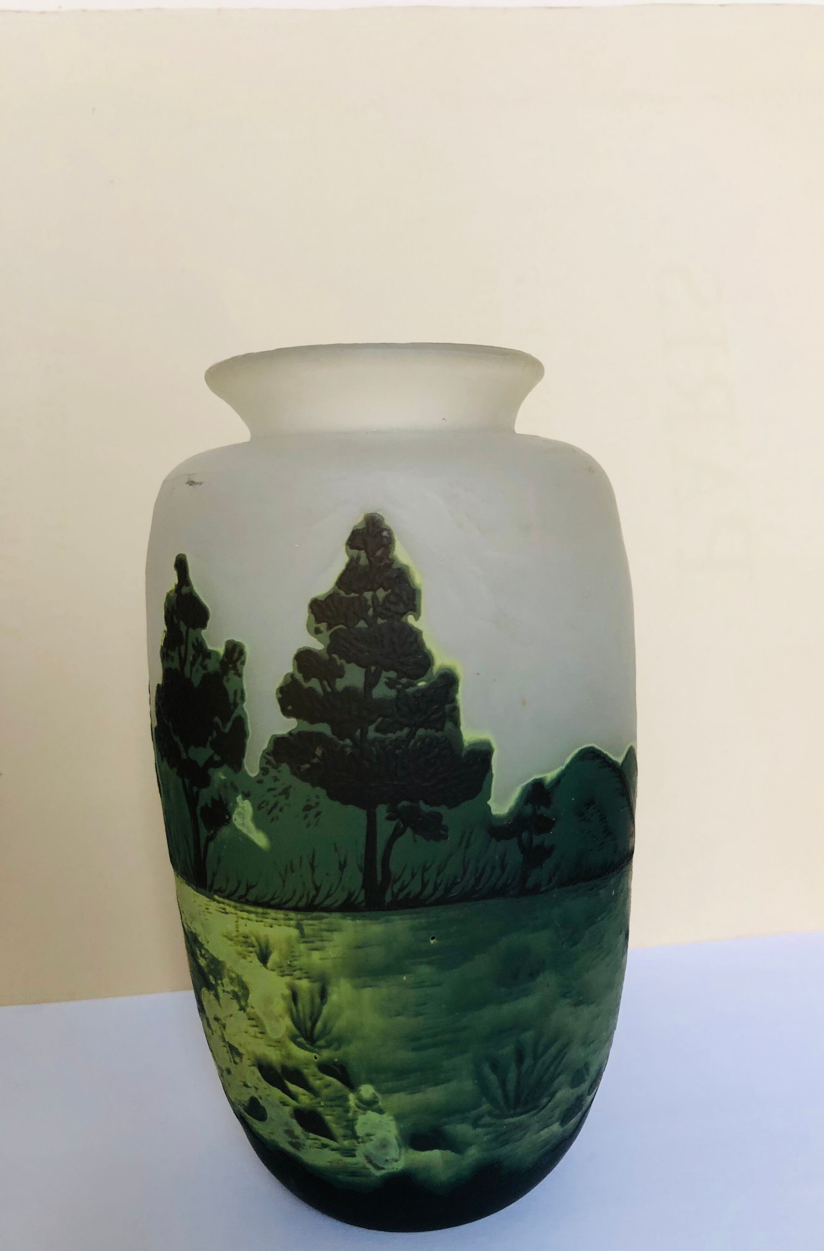 Multilayered glass vase engraved with acid