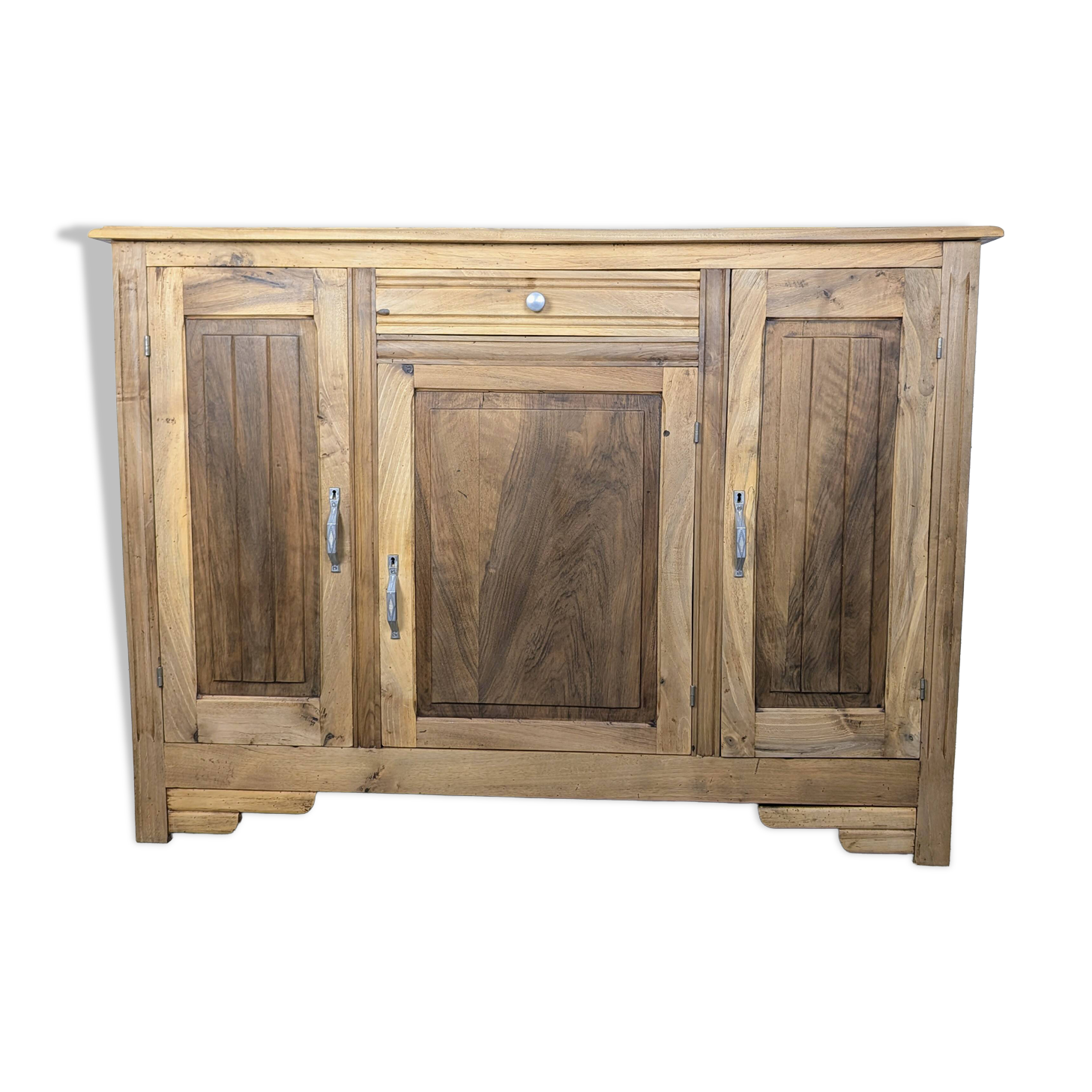 Buffet with 3 doors