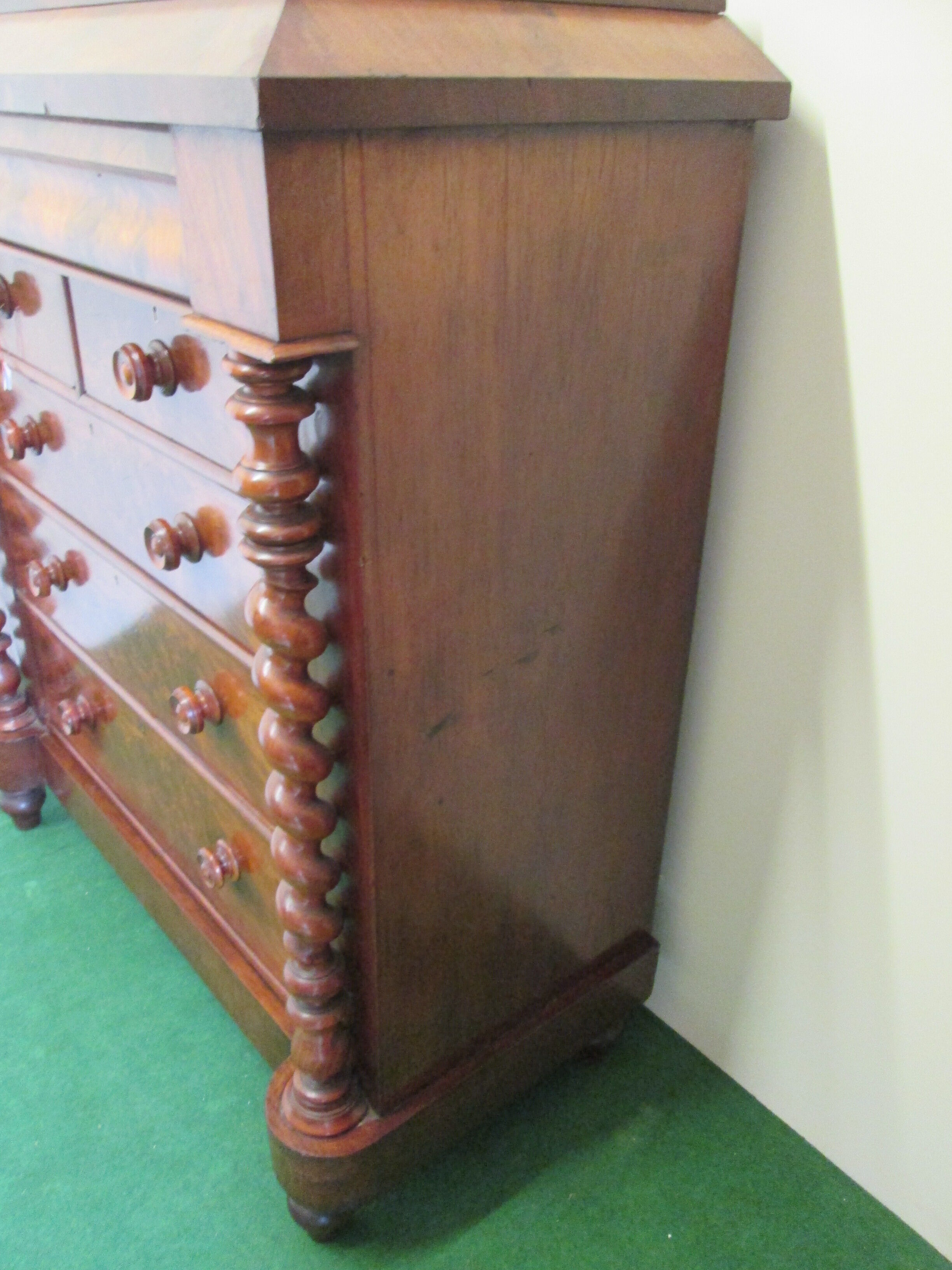 Scottish mahogany chest of drawers from 1880