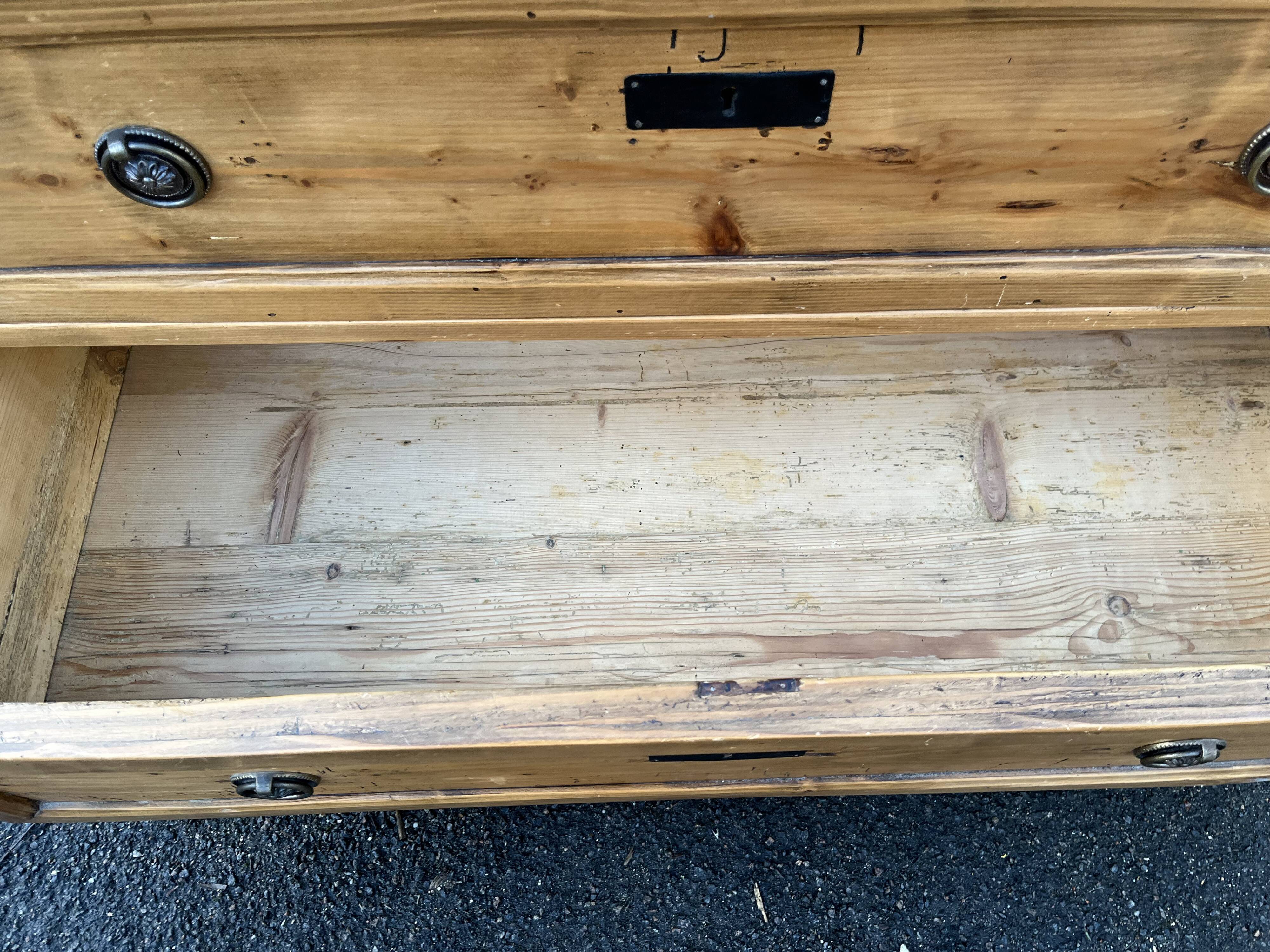 Superb antique solid wood chest of drawers – English style / 19th century