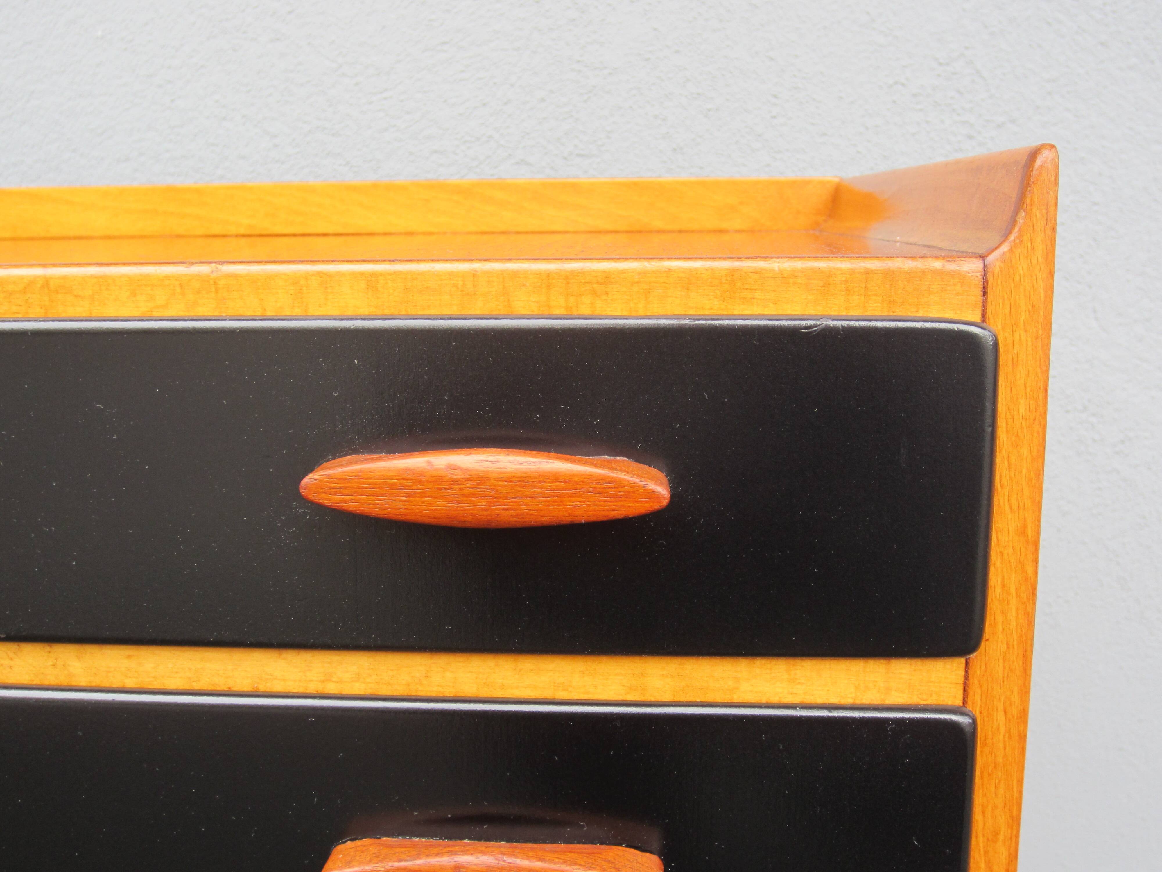 Scandinavian teak chest of drawers Treman Möbelfabrik