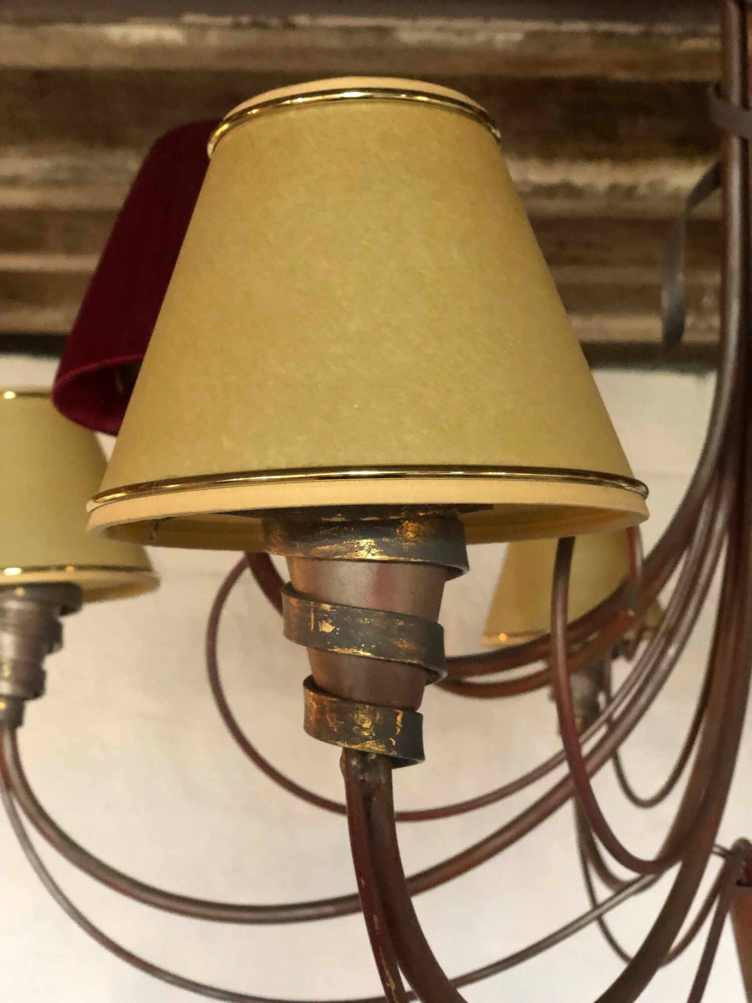 Italian chandelier 10 fires in patinated wrought iron burgundy and gold
