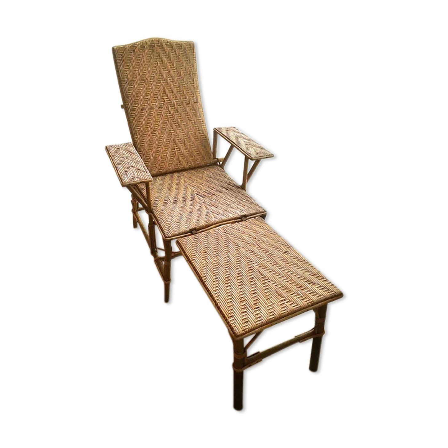 Rattan lounge chair