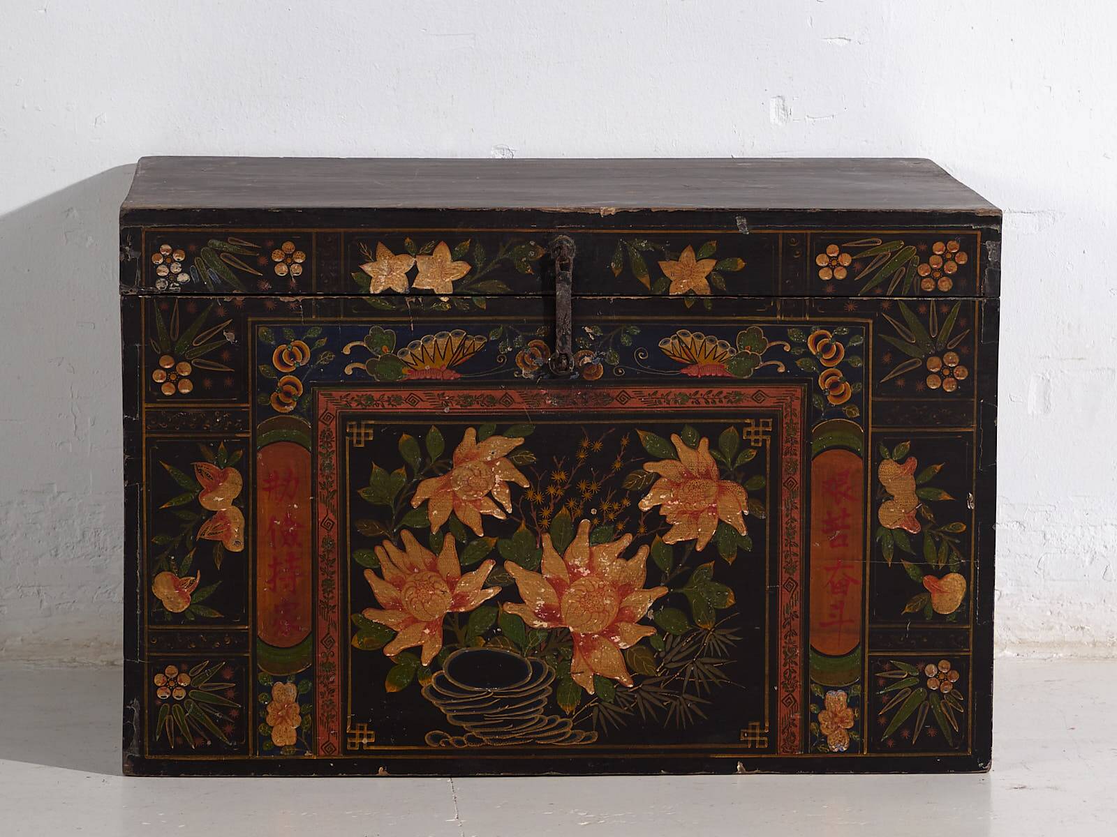 Original illustrated Chinese opera trunk (China, around 1900) #11