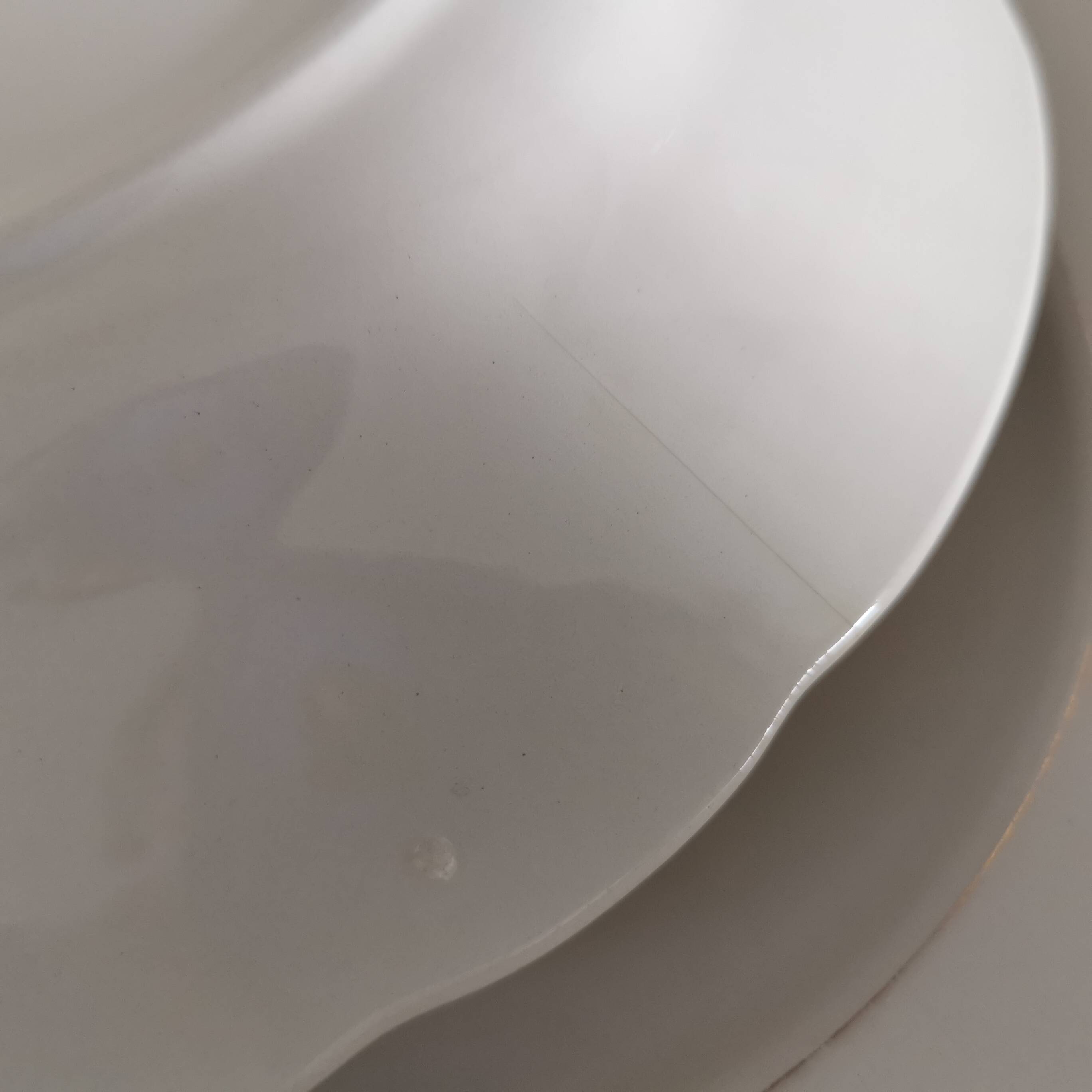 Set of 6 Villeroy and Boch flat plates in ivory color and gold edging