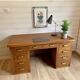 Bureau de ministre vintage double caisson en chêne – Milieu de pièce