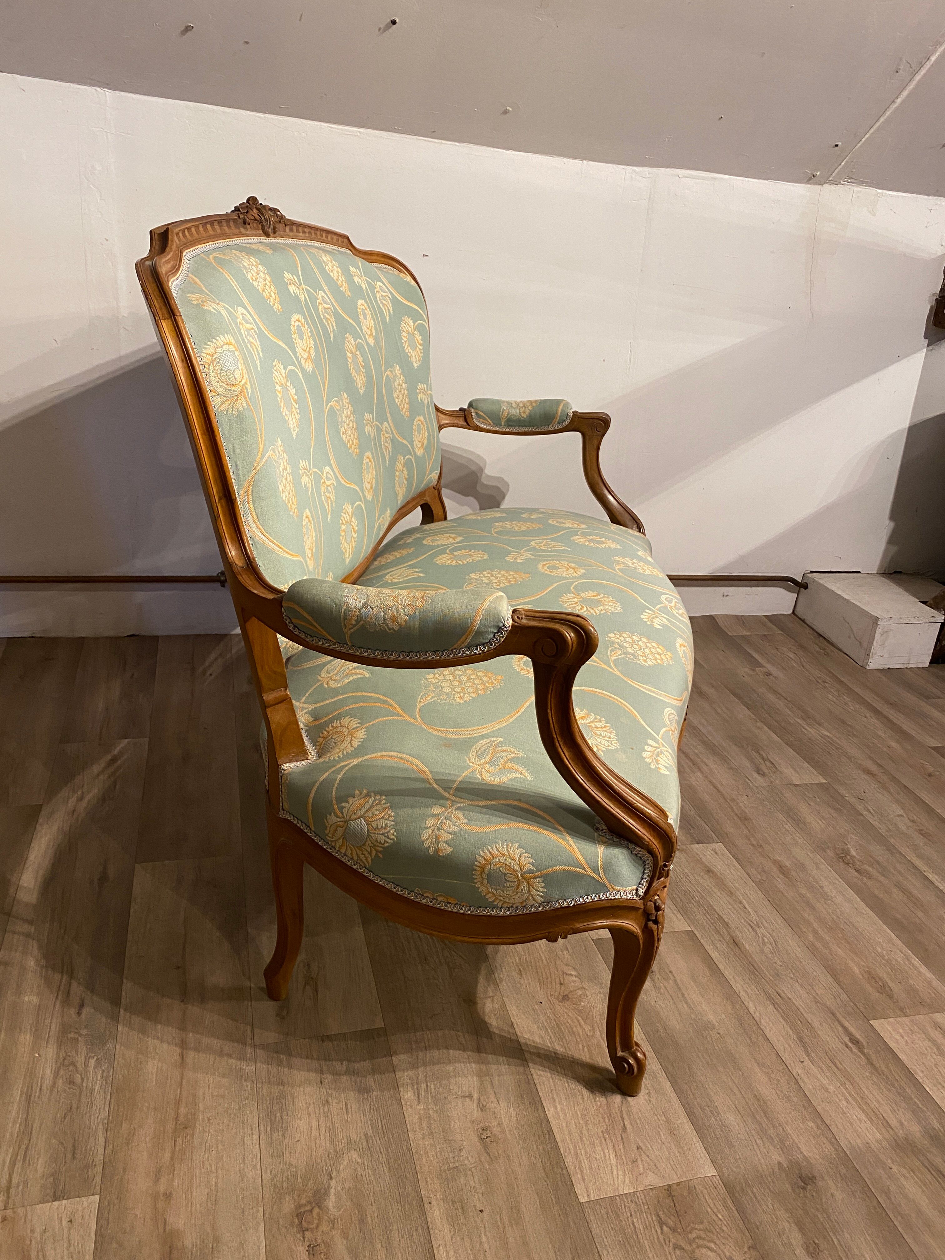 Walnut sofa style louis XV