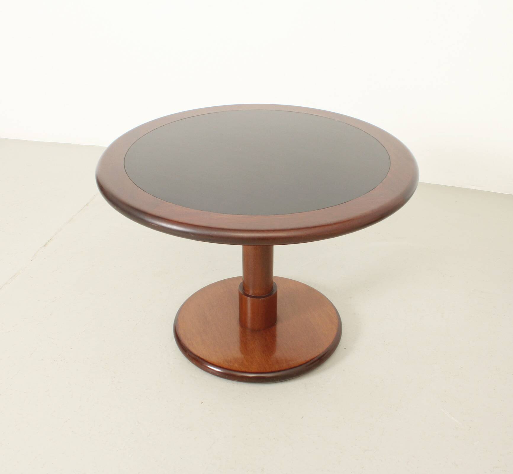 Pair of side tables by Federico Correa and Alfonso Milá, 1961