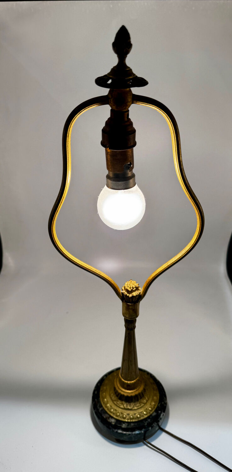 Antique lamp known as a lyre in bronze and marble from the late 19th century.