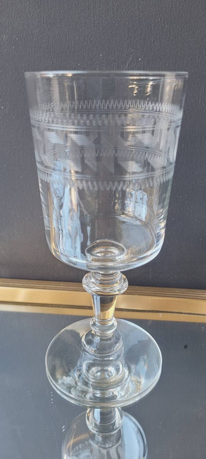 30's stemmed glasses