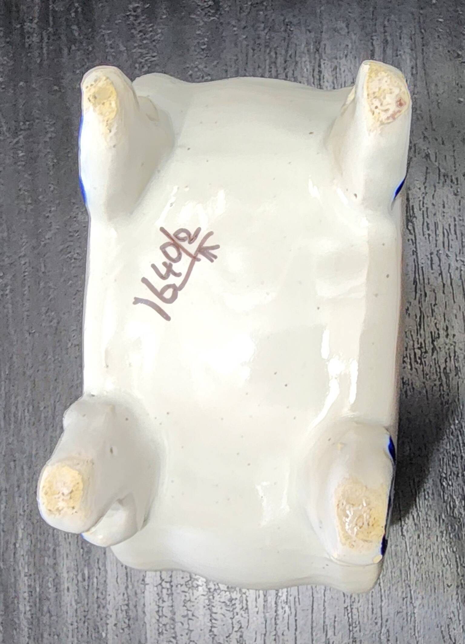 Vintage cache-pot planter in hand-painted earthenware.