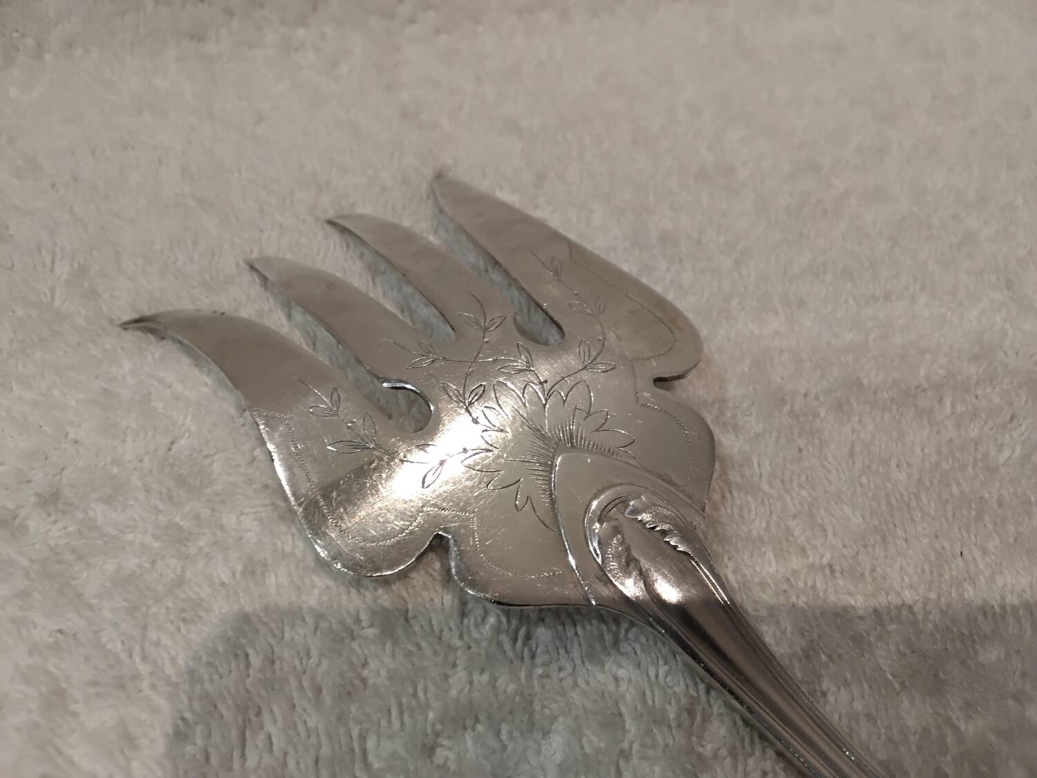 Silver plated fish serving fork, Ercuis goldsmith, laurels