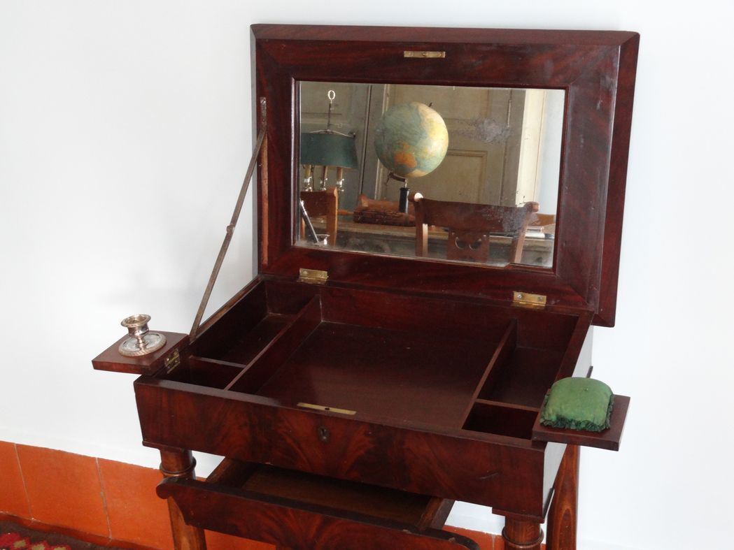 Mahogany Empire and mahogany veneer dressing table