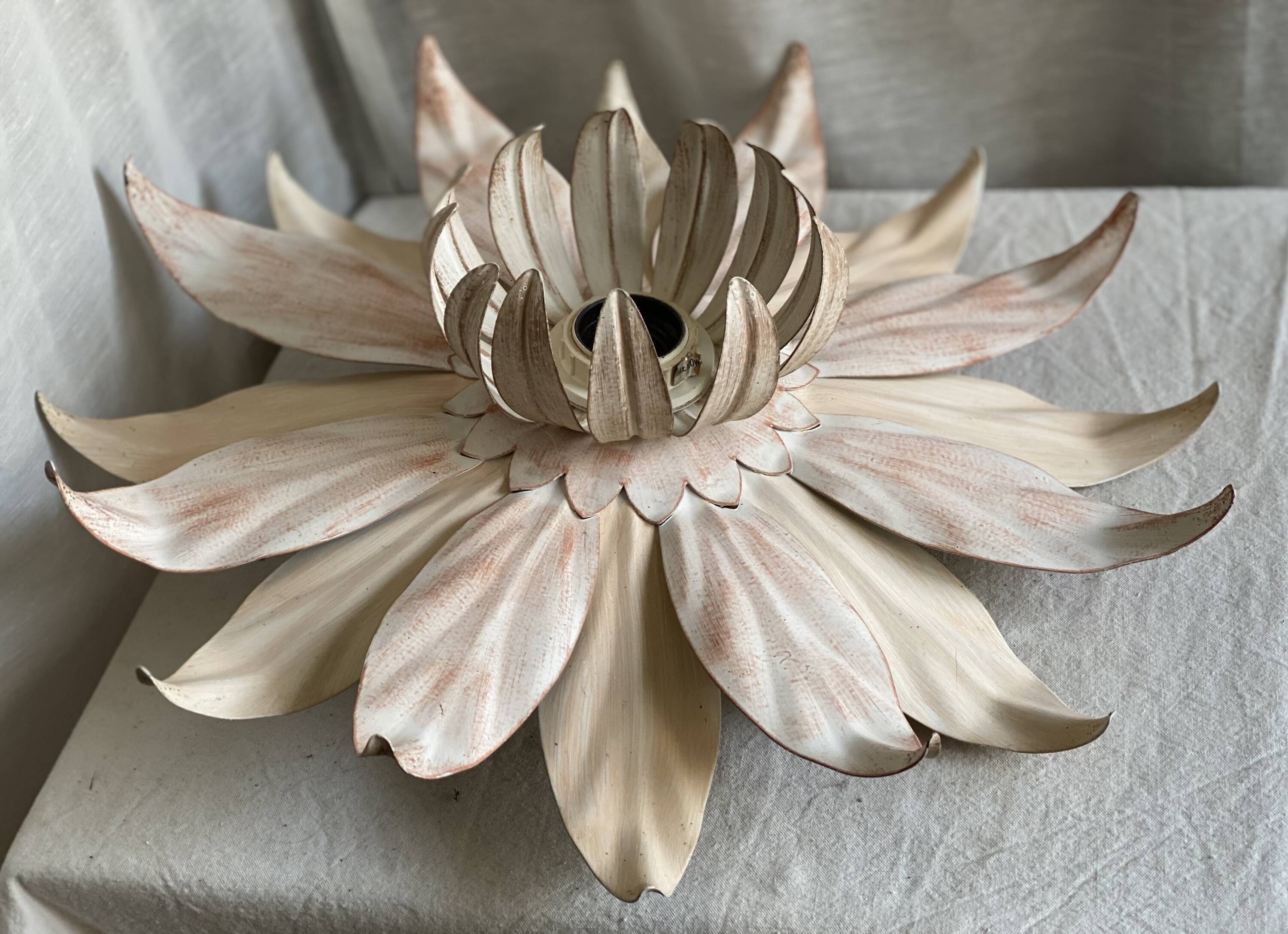 Plafonnier fleur métal laqué vintage 1980