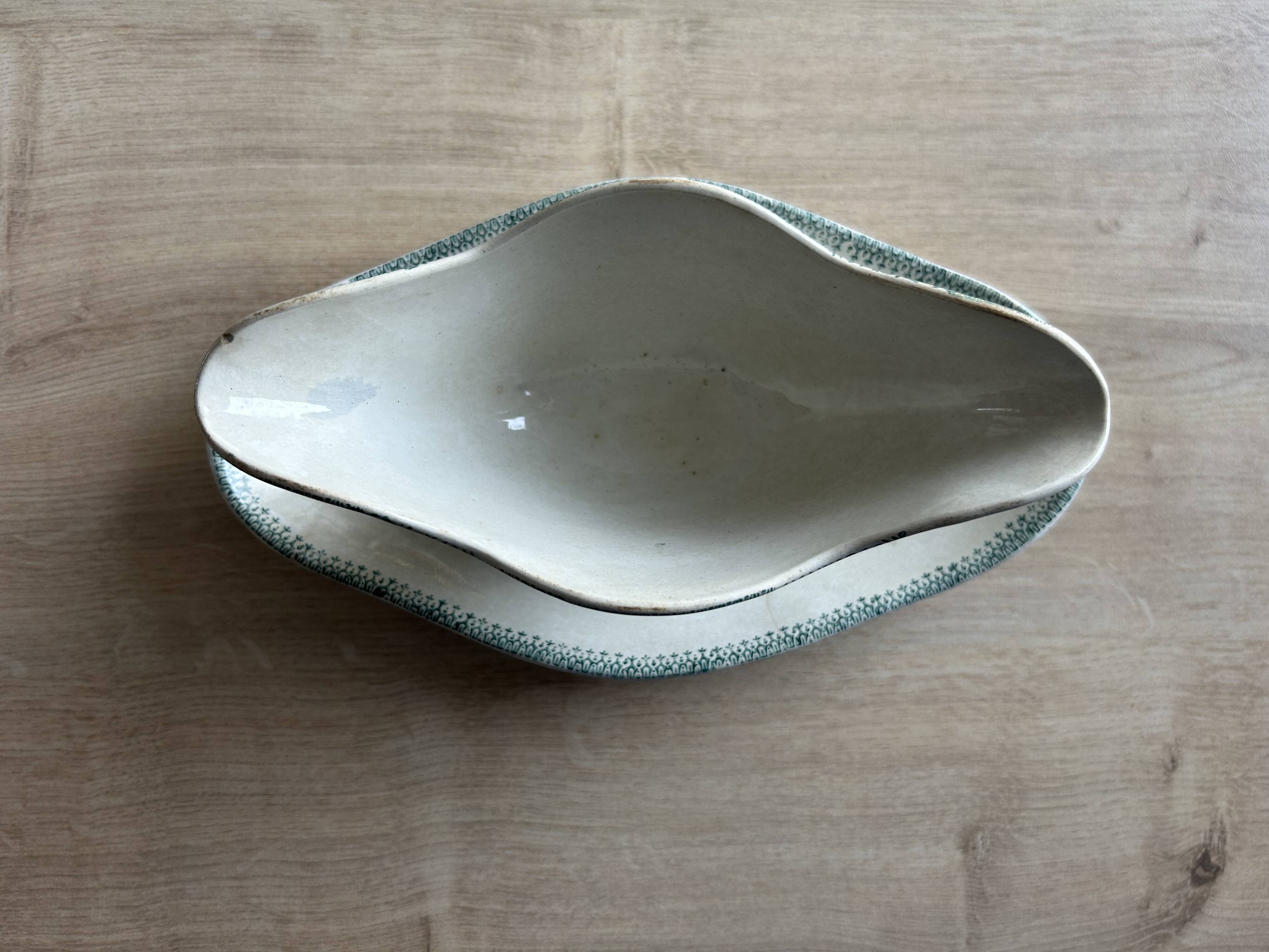 Sauce boat on stand Art Deco Saint-Amand model 4003