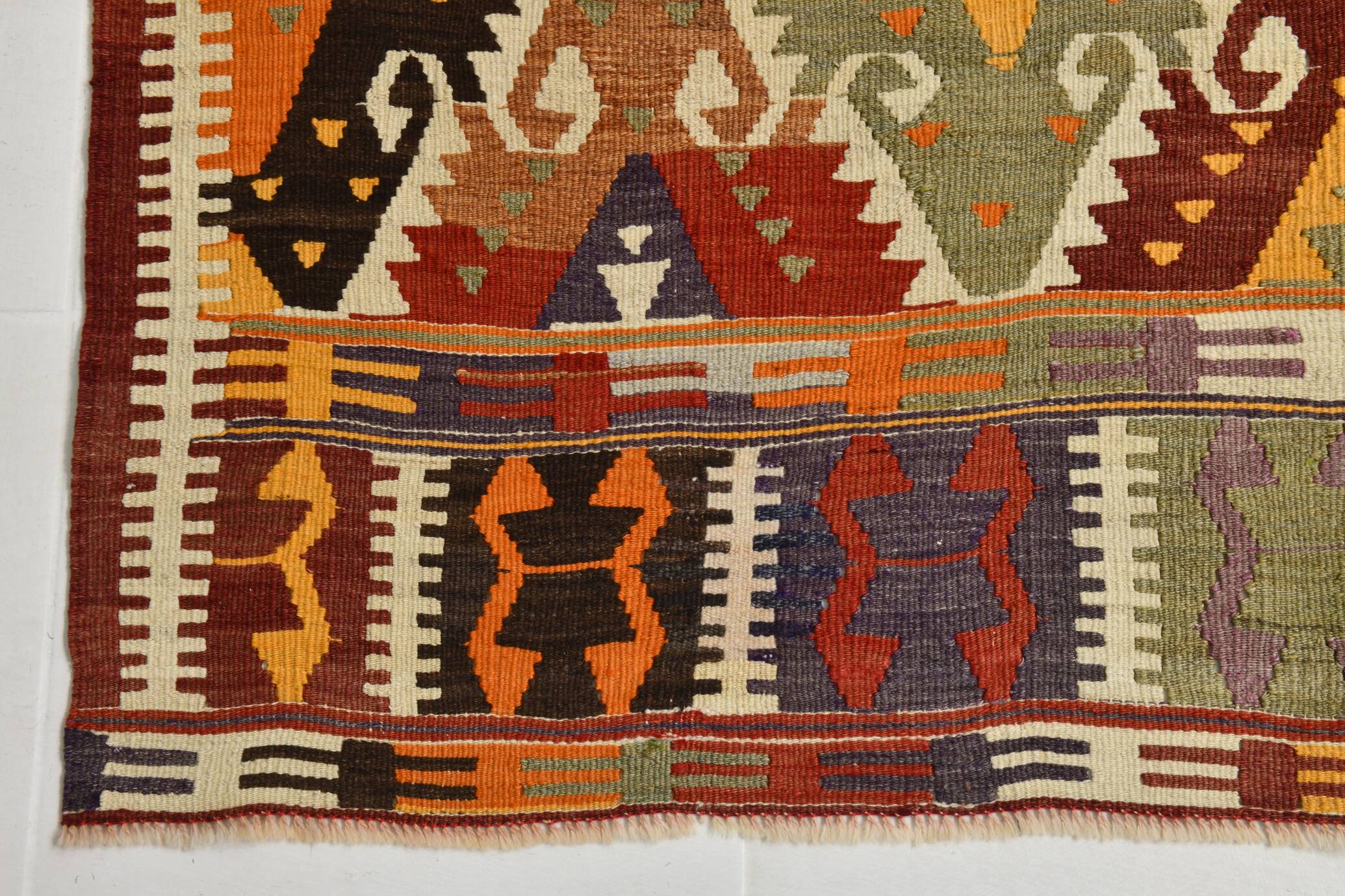 5x9 Geometric Style Vintage Kilim Rug,