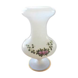 Vase en opaline