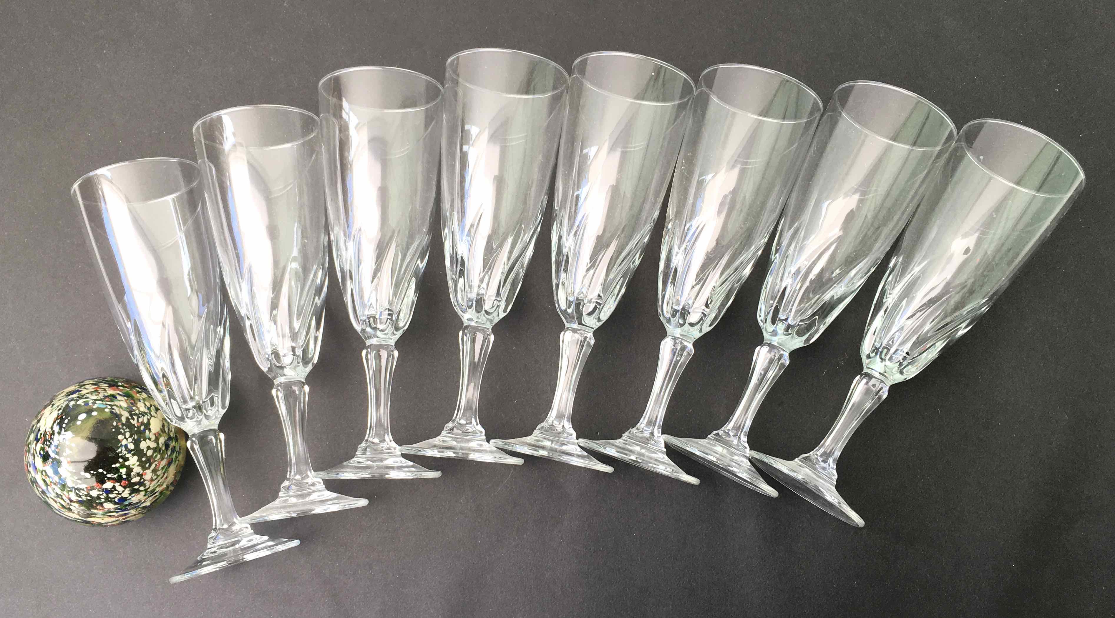 Set 8 vintage champagne flutes