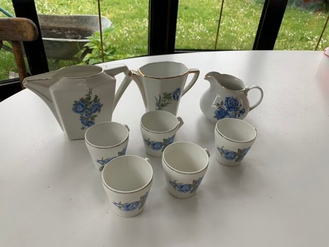 Coffee service in white porcelain pattern pink blue art deco