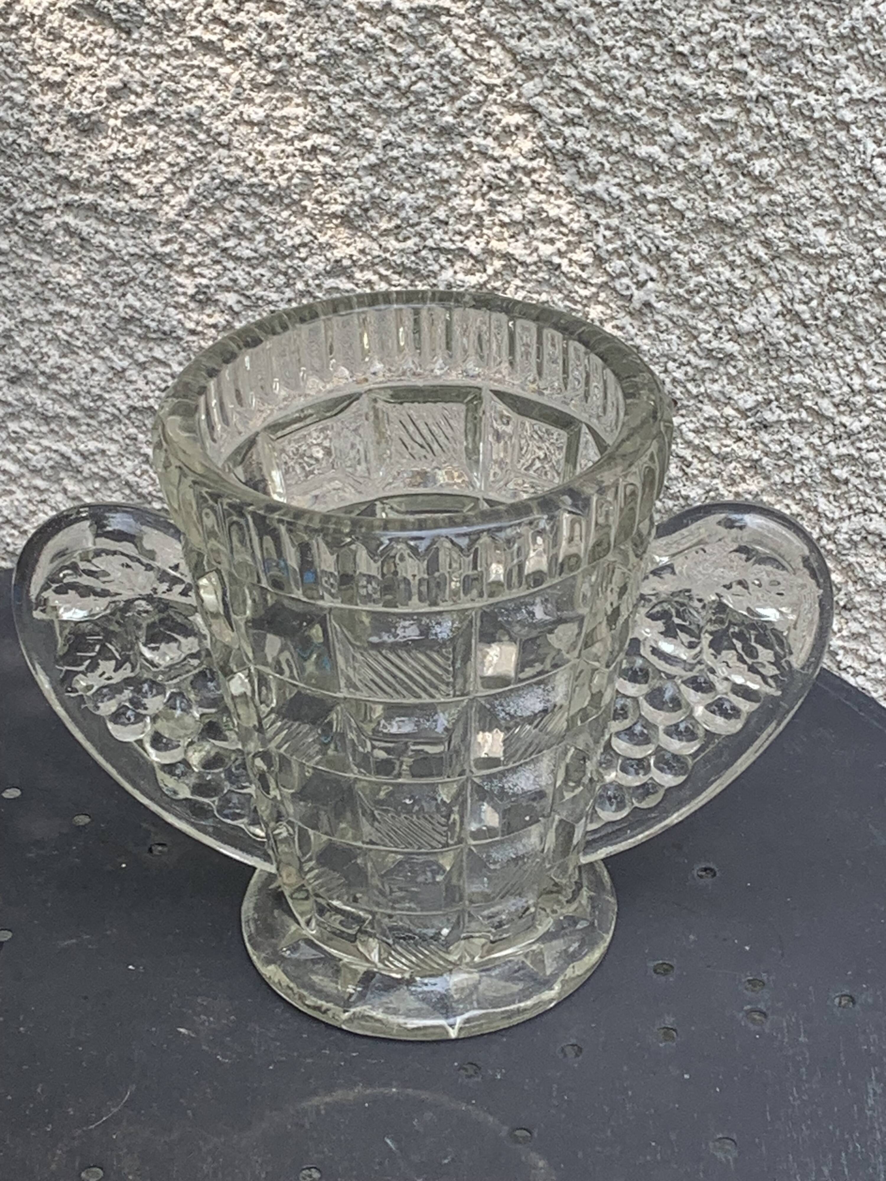 Angel wings vase, in transparent glass with art deco relief pattern