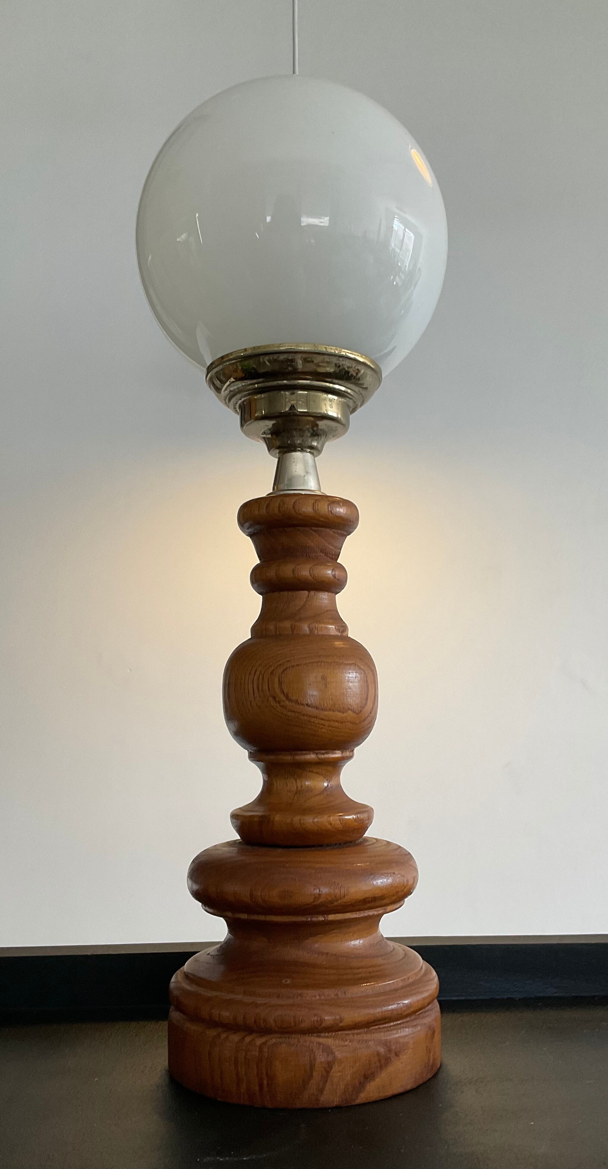 Scandinavian lamp in wood and opaline