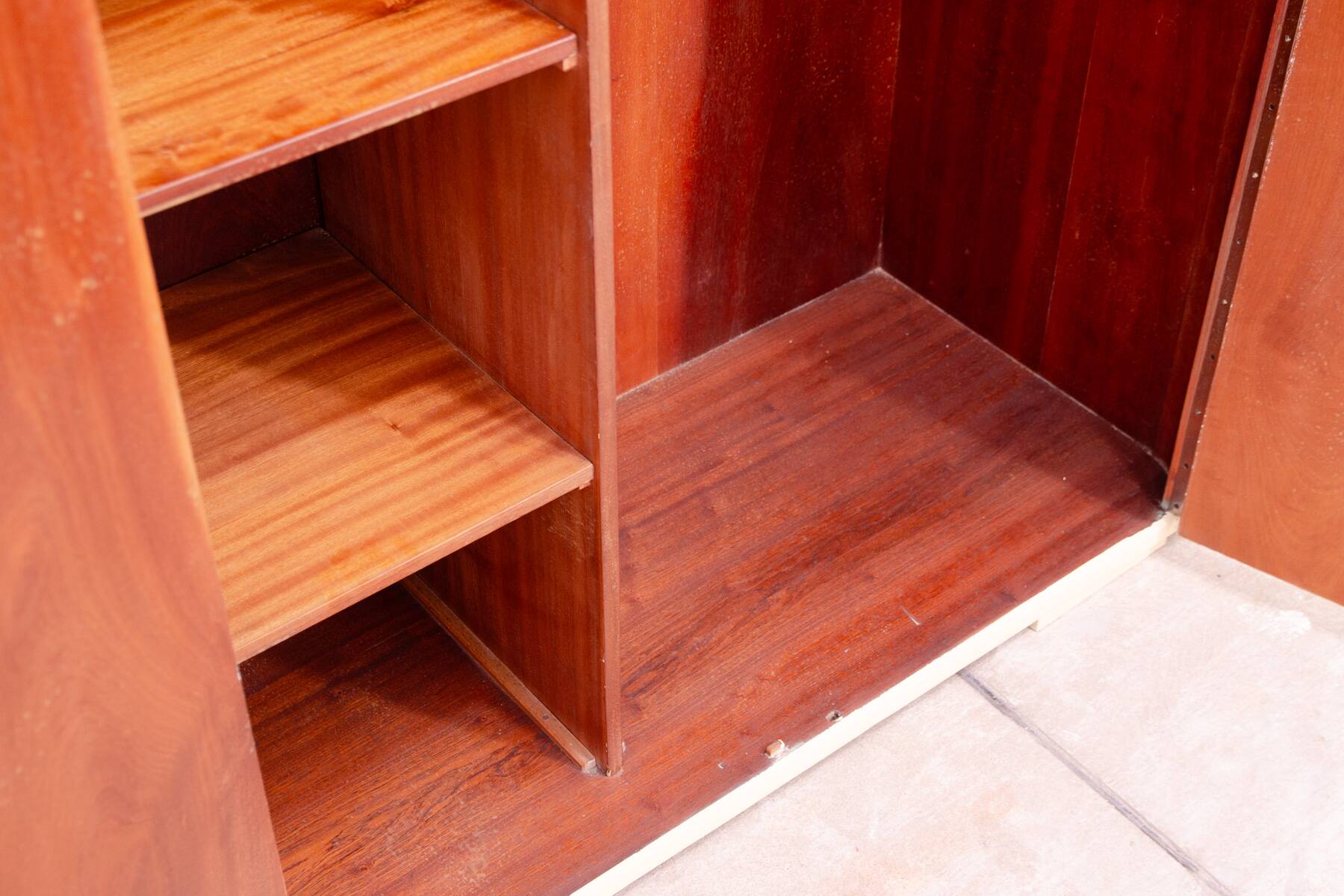 Armoire Bauhaus, années 1930, Tchécoslovaquie