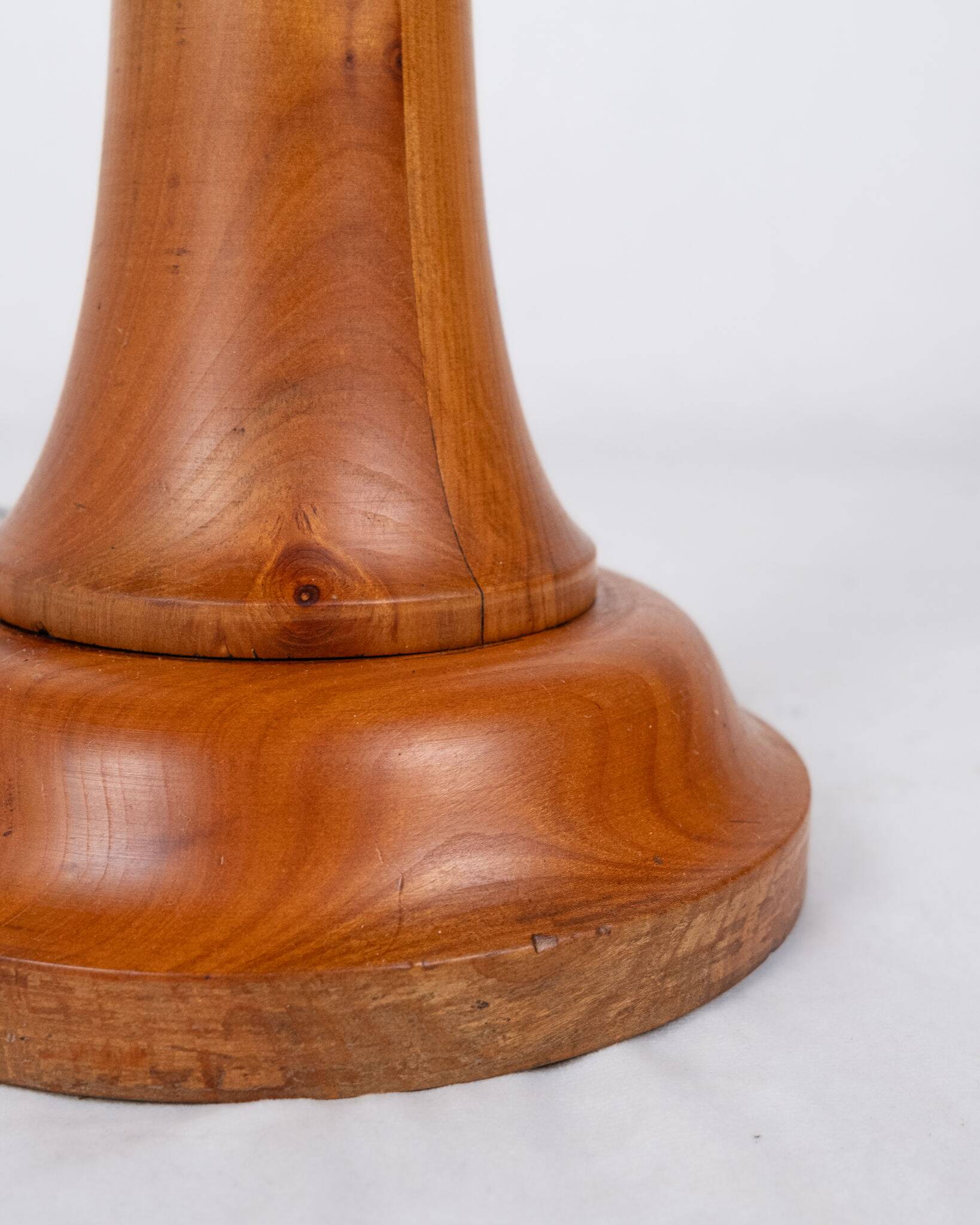 Pair of turned wooden floor lamps in Art Deco style, France, mid-20th century.