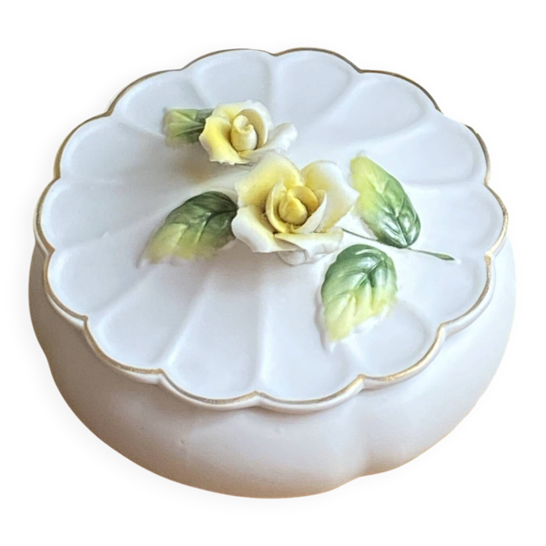 Bonbonnière en porcelaine — Beyit