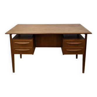 Raised Scandinavian desk from the 60s
