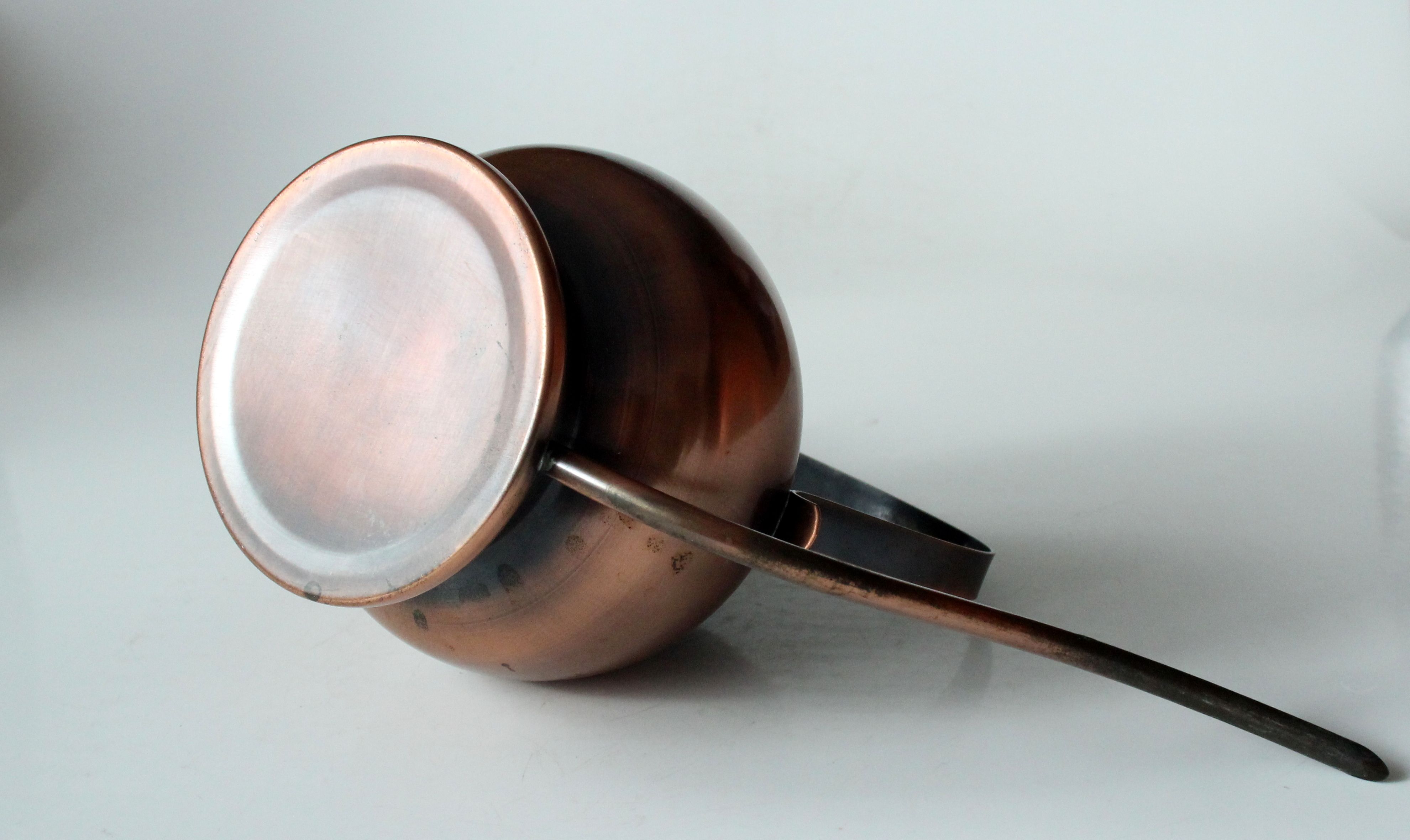Copper and brass watering can, vintage from the 1960s, the can does NOT loose water