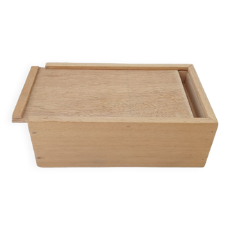 Box with lid