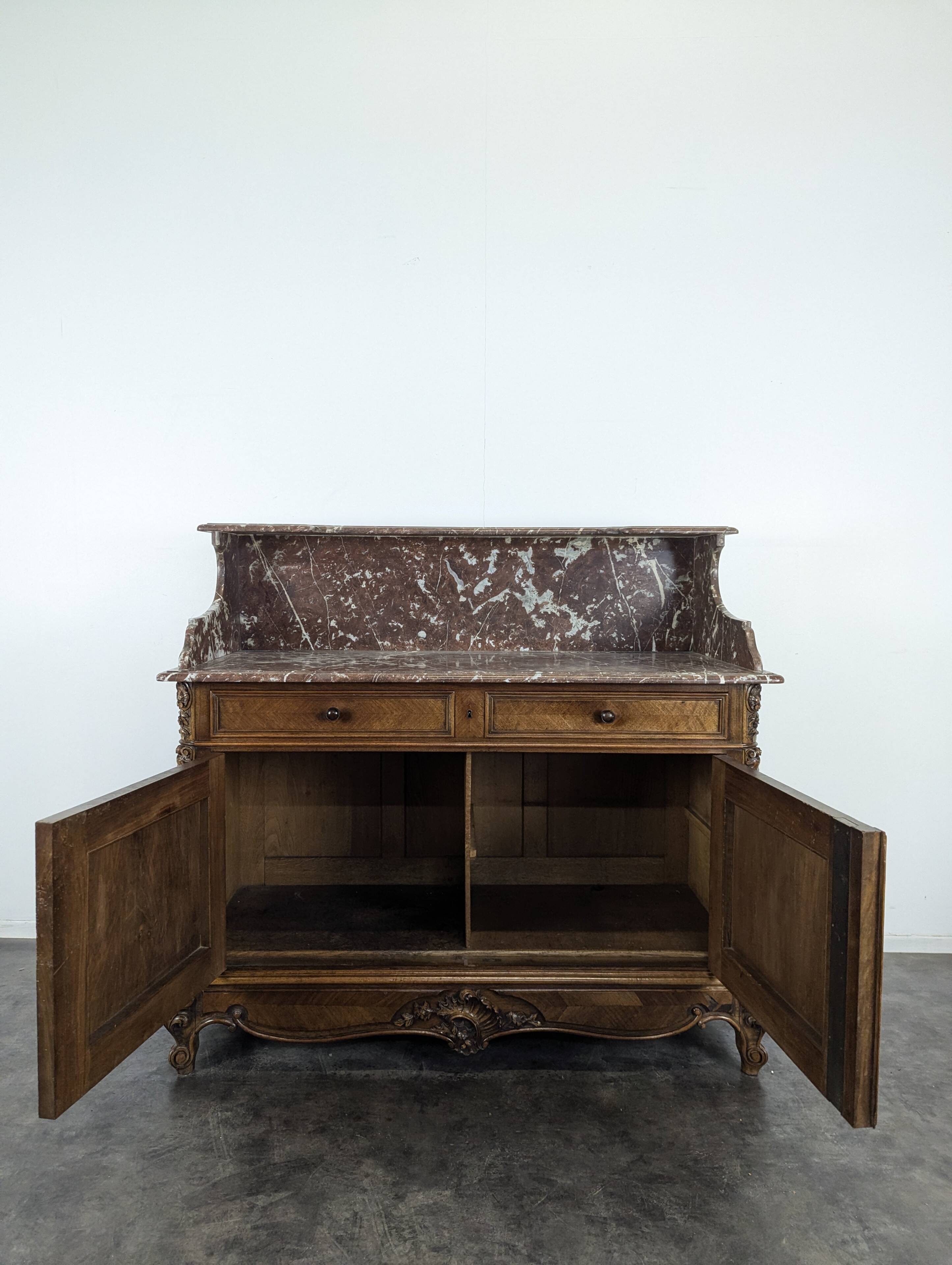 Meuble de salle de bain de style Louis XV