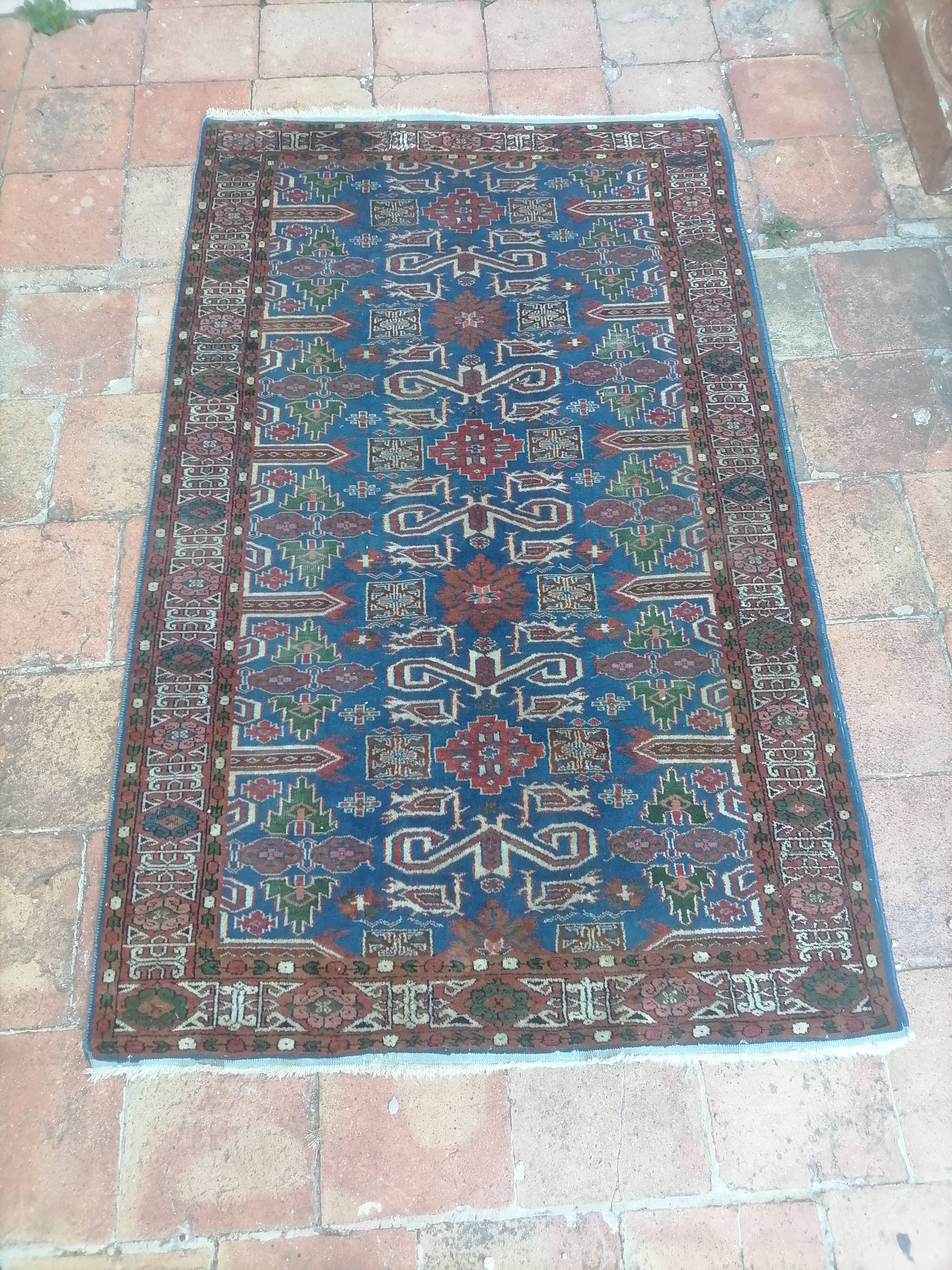 oriental carpet made hands, Persian carpet. 134 x 98cm