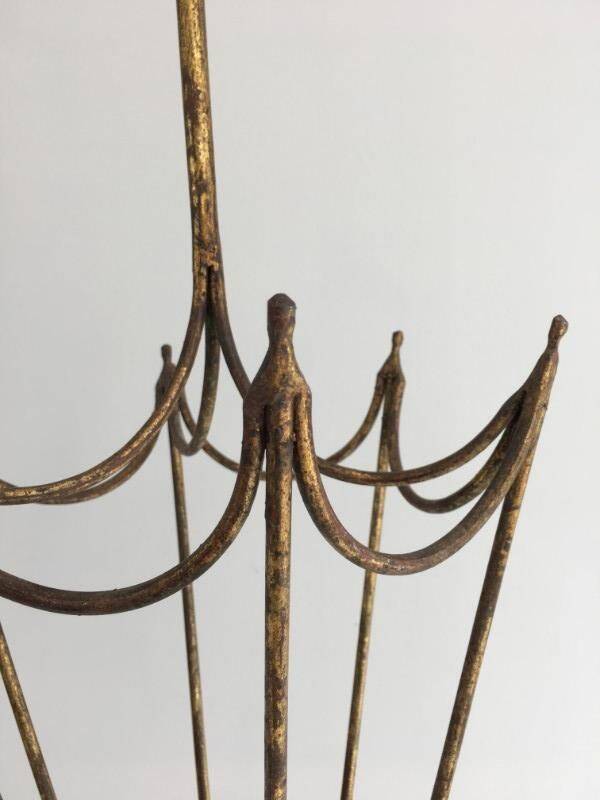 Porte-parapluie en fer forgé doré