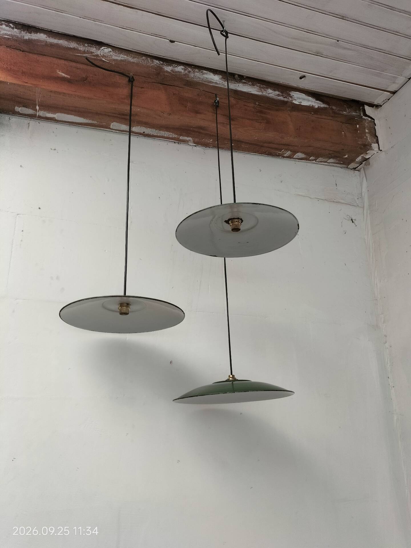 Suspensions enamelled sheets