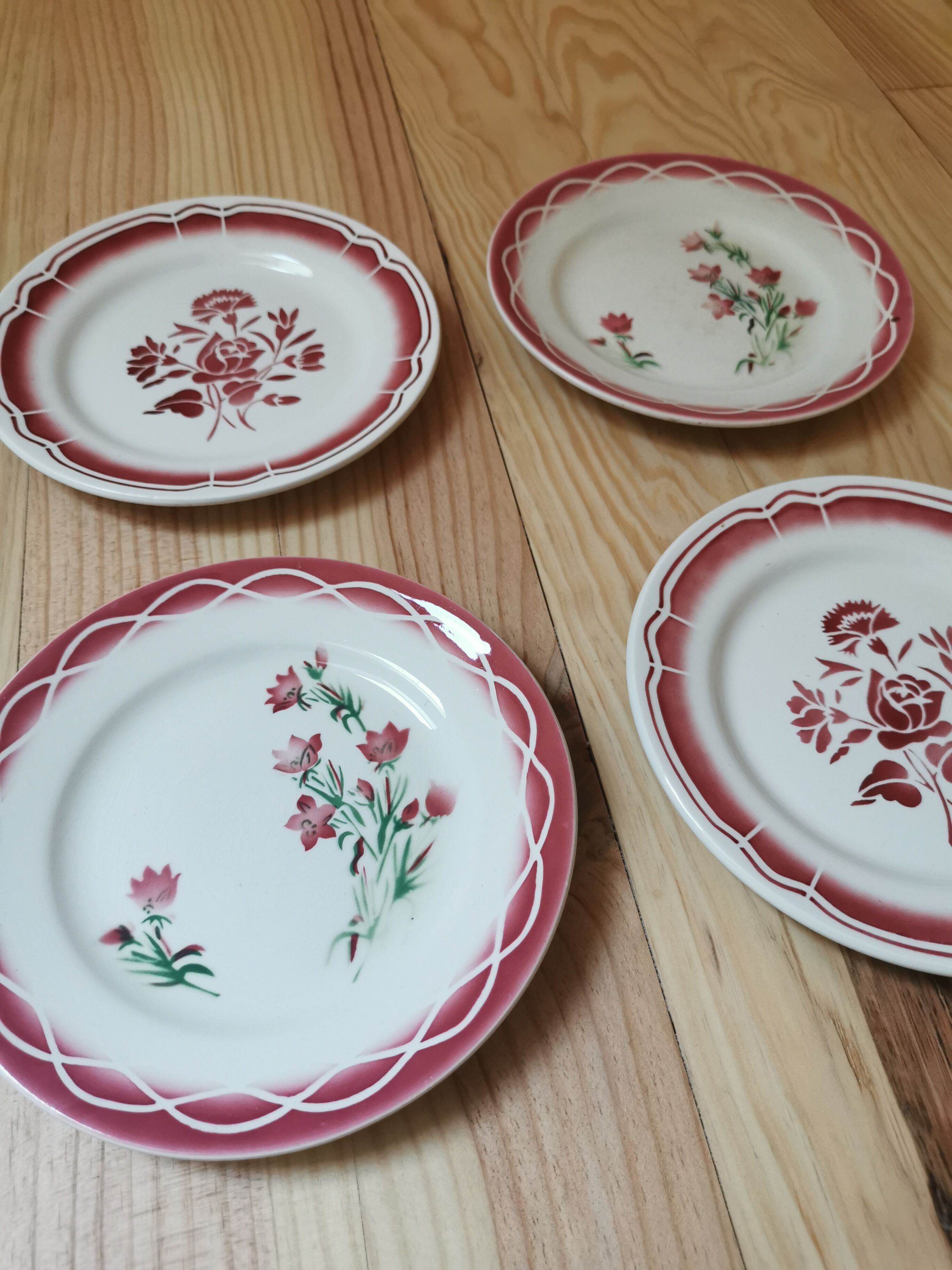 Mismatched retro dessert plates