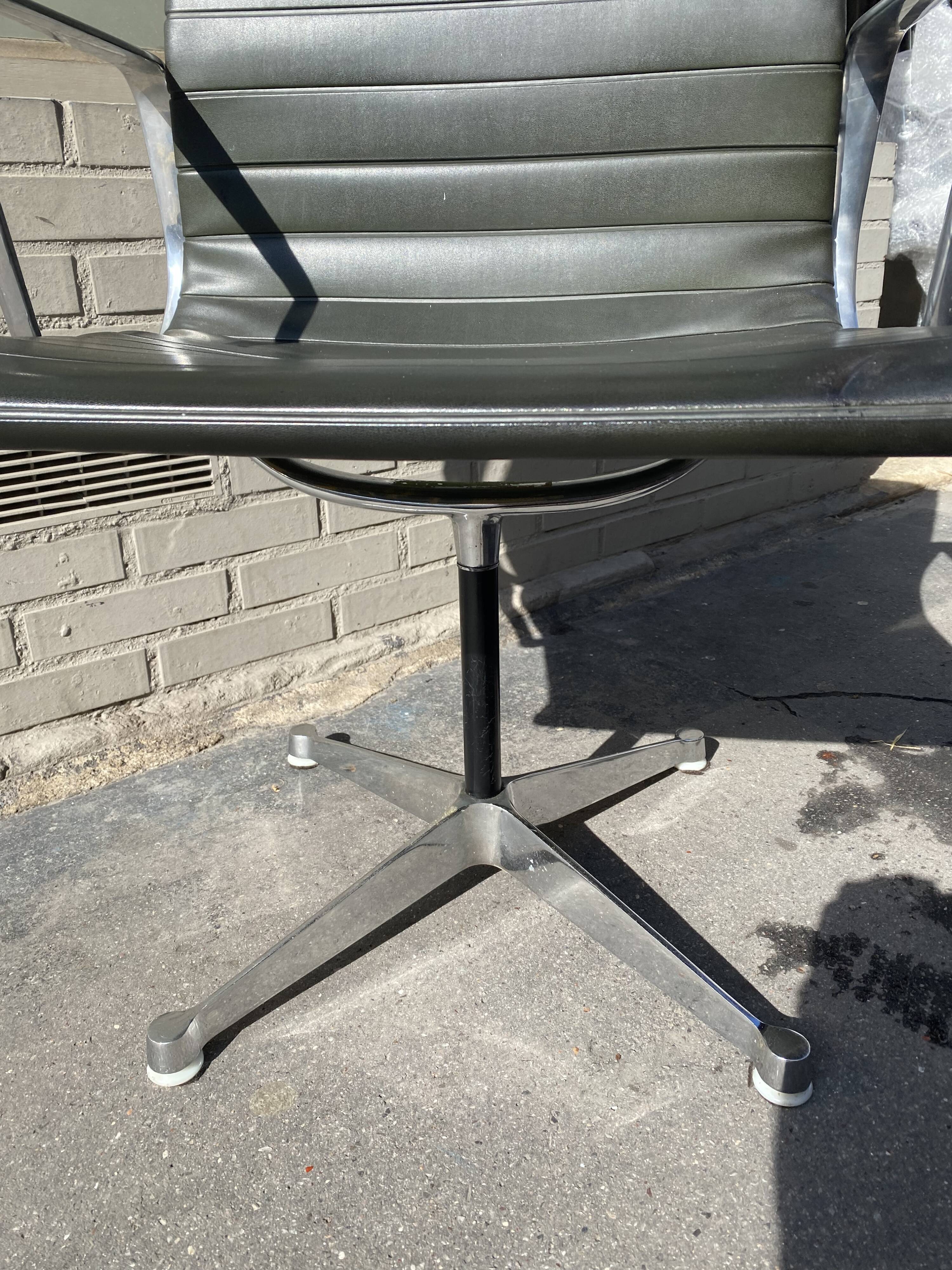 Armchair EA108 Charles and Ray Eames Edition Herman miller