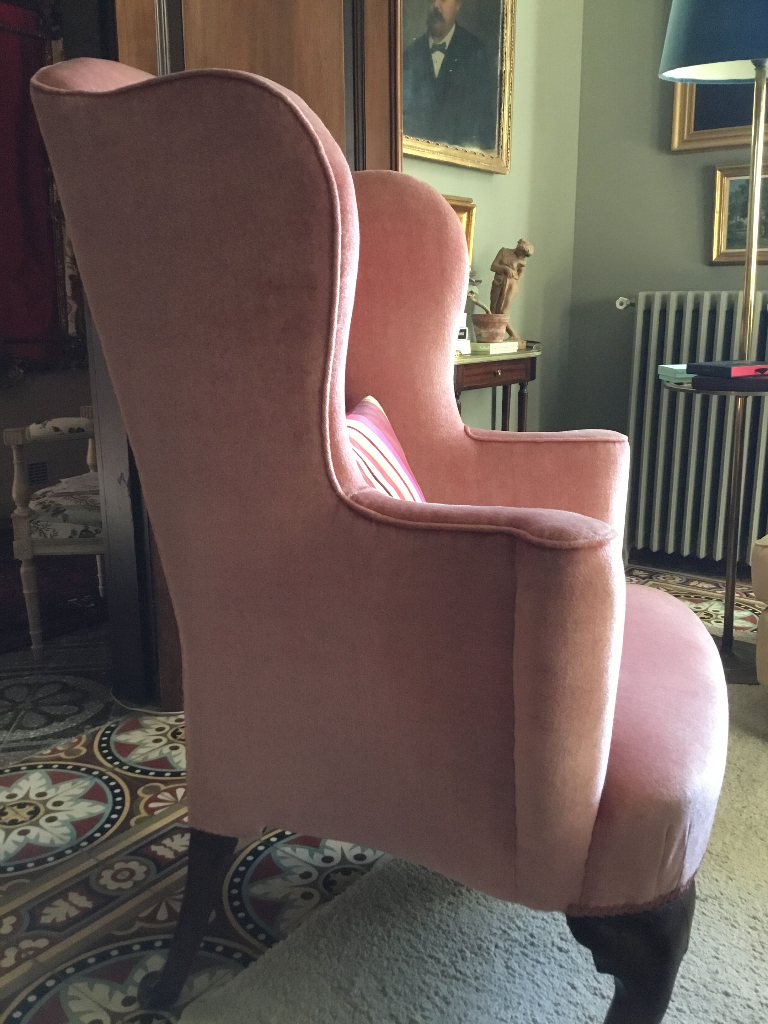 Wing chair