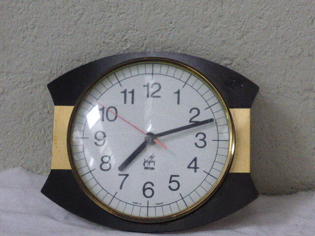 Clock Japy electric vintage 1960, design, black and gold
