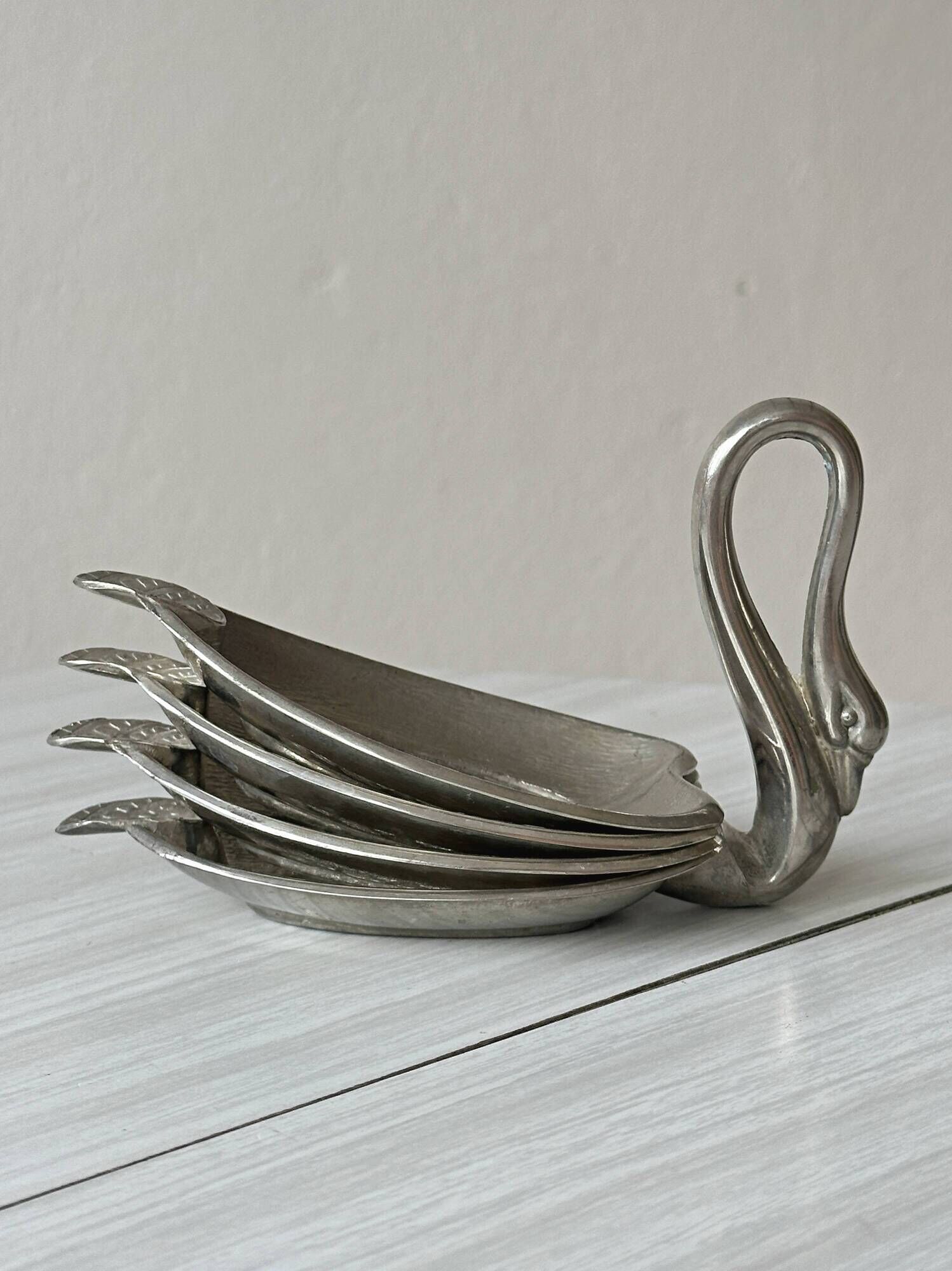 Set of 4 silver-plated swan bowls